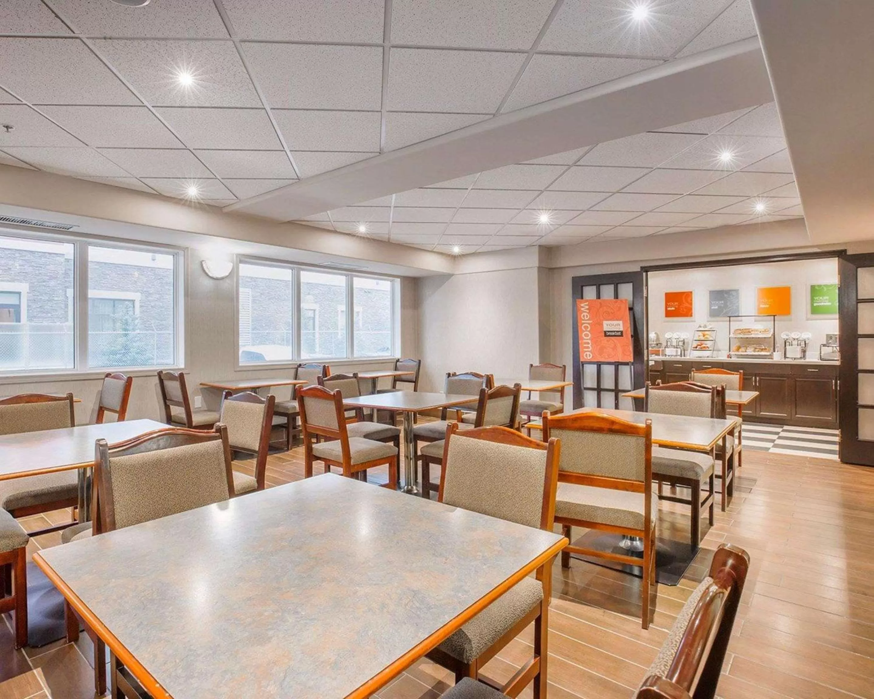 Restaurant/places to eat in Comfort Inn & Suites University