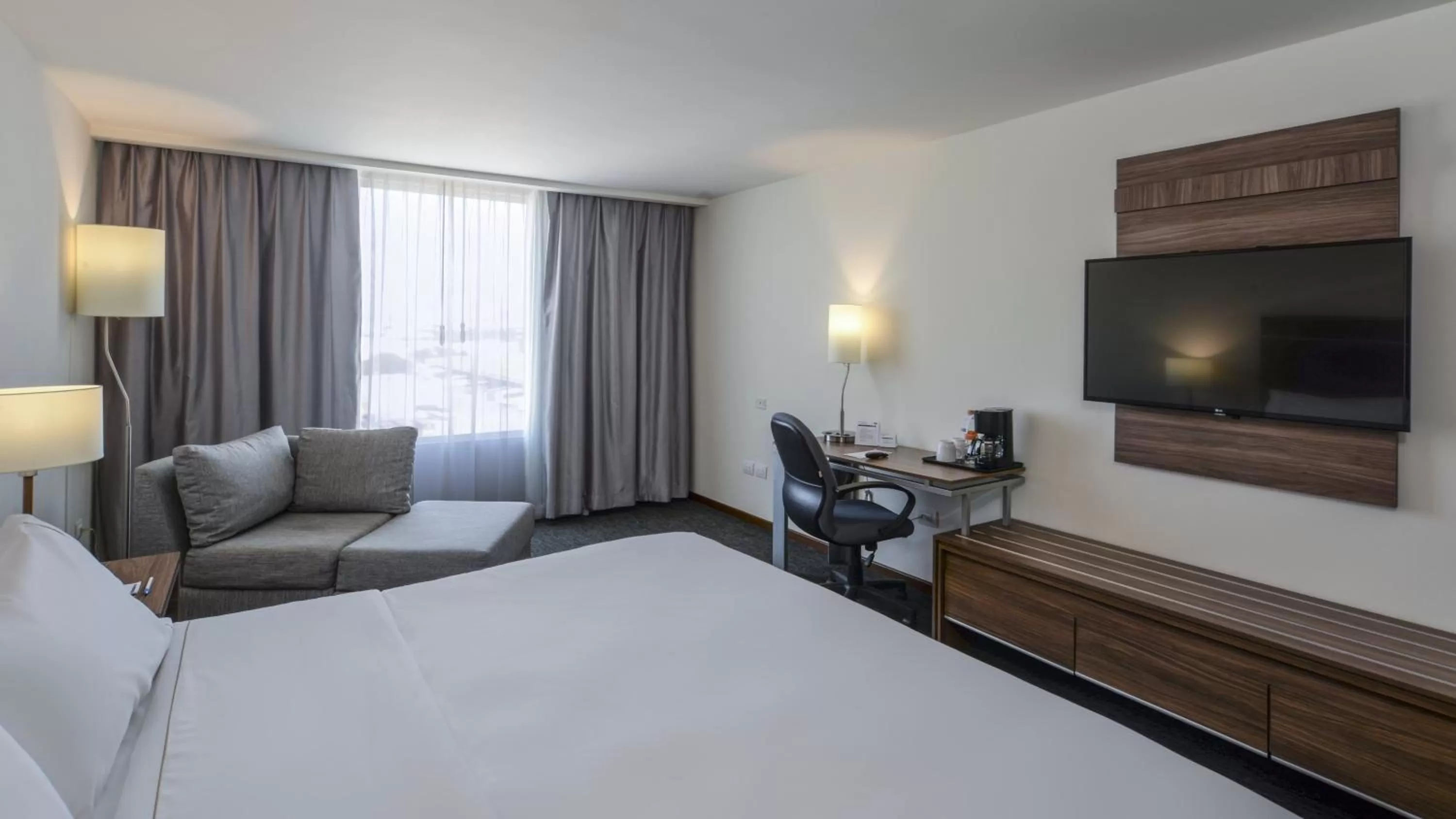 Photo of the whole room, Bed in Holiday Inn Express Culiacan by IHG