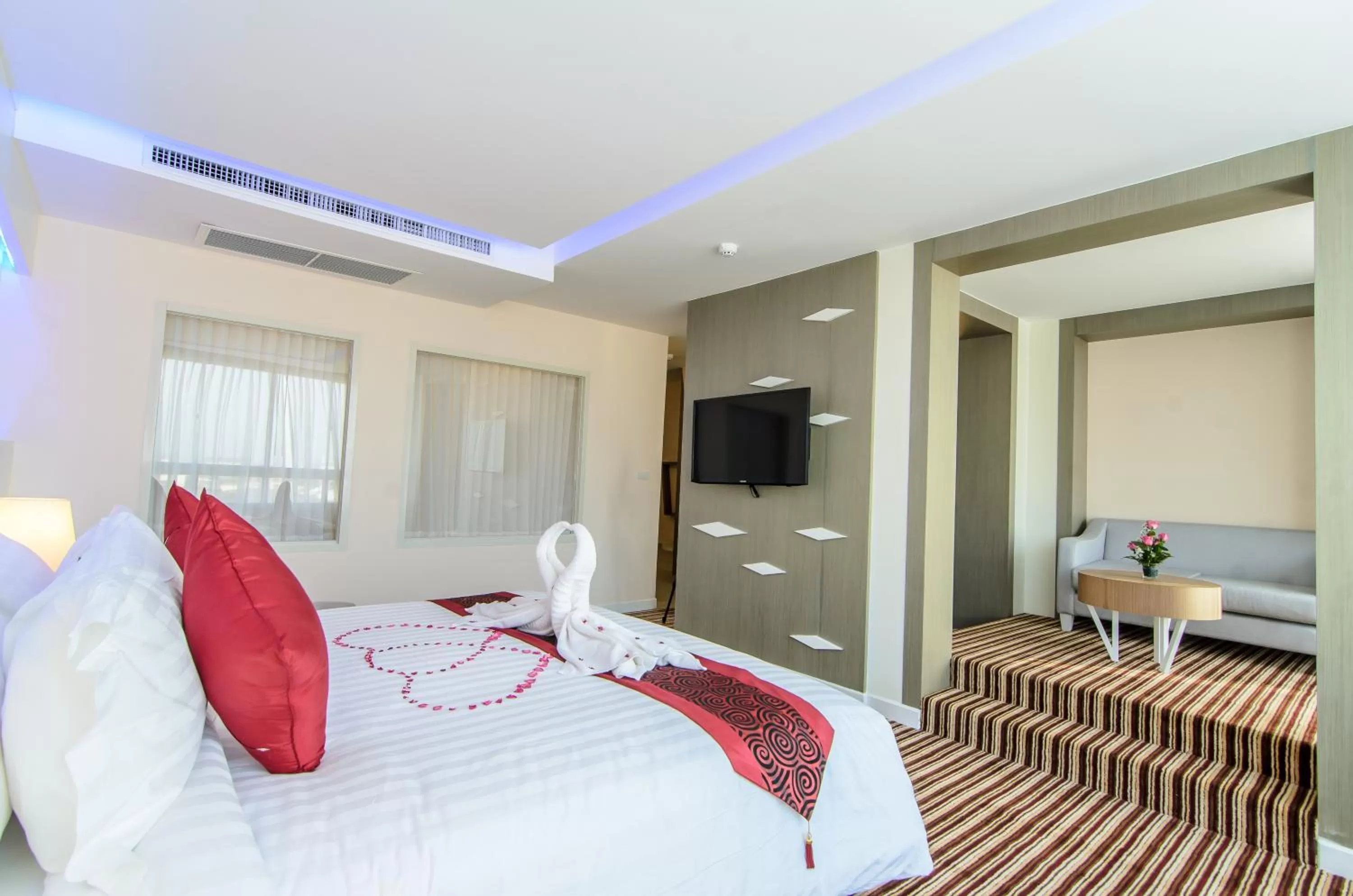 Photo of the whole room, Bed in The Paradiso JK Design Hotel