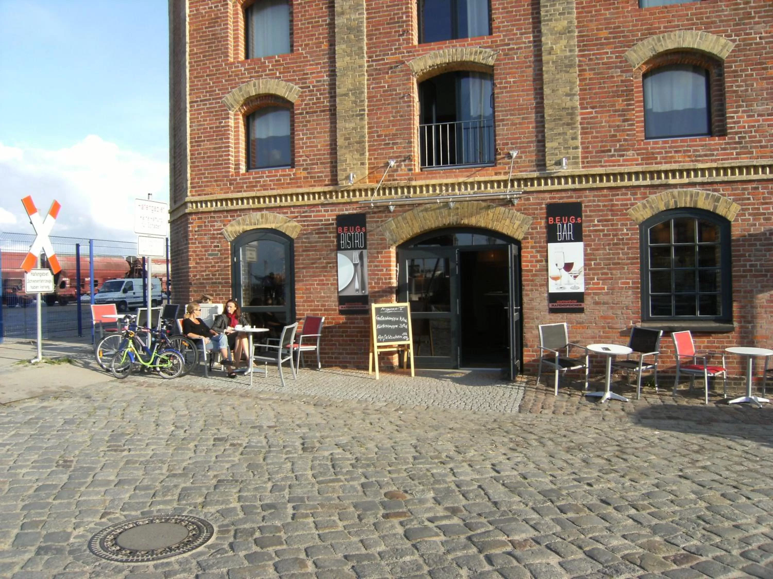 Facade/entrance, Property Building in Hotel Alter Hafenspeicher