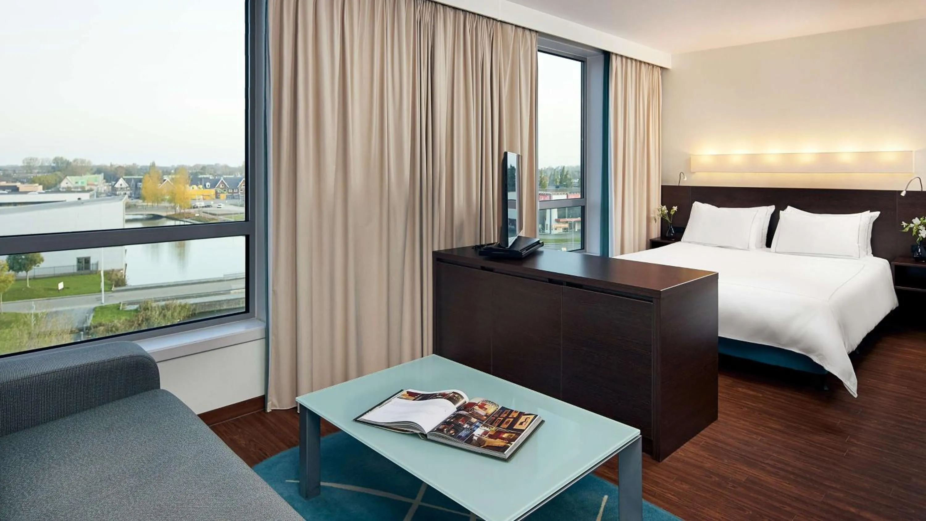 Photo of the whole room, Bed in Park Plaza Amsterdam Airport