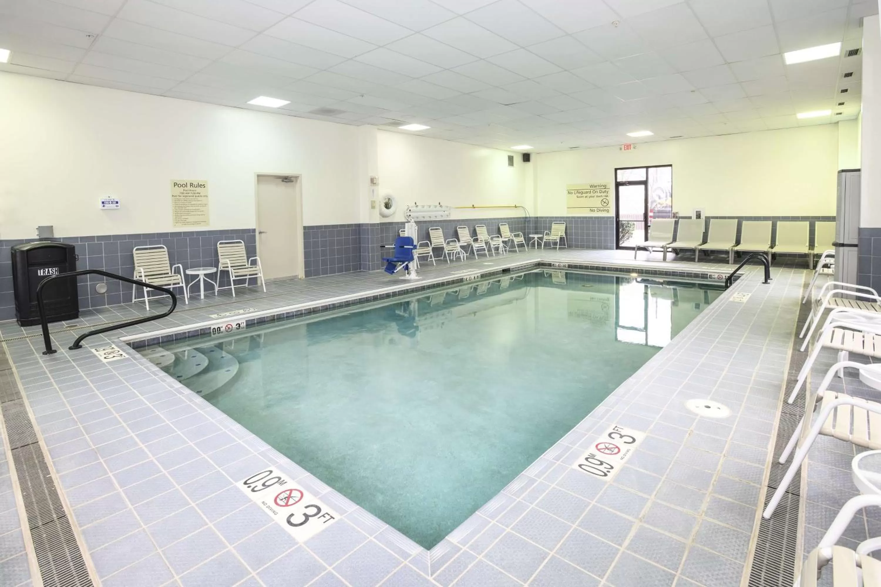 Pool view in Hampton Inn Cincinnati Eastgate