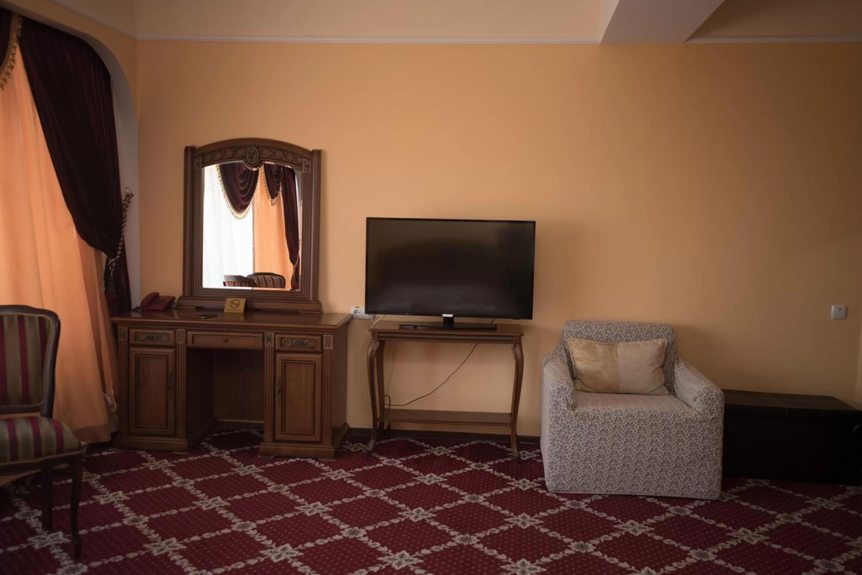 TV and multimedia, TV/Entertainment Center in Altin Palace