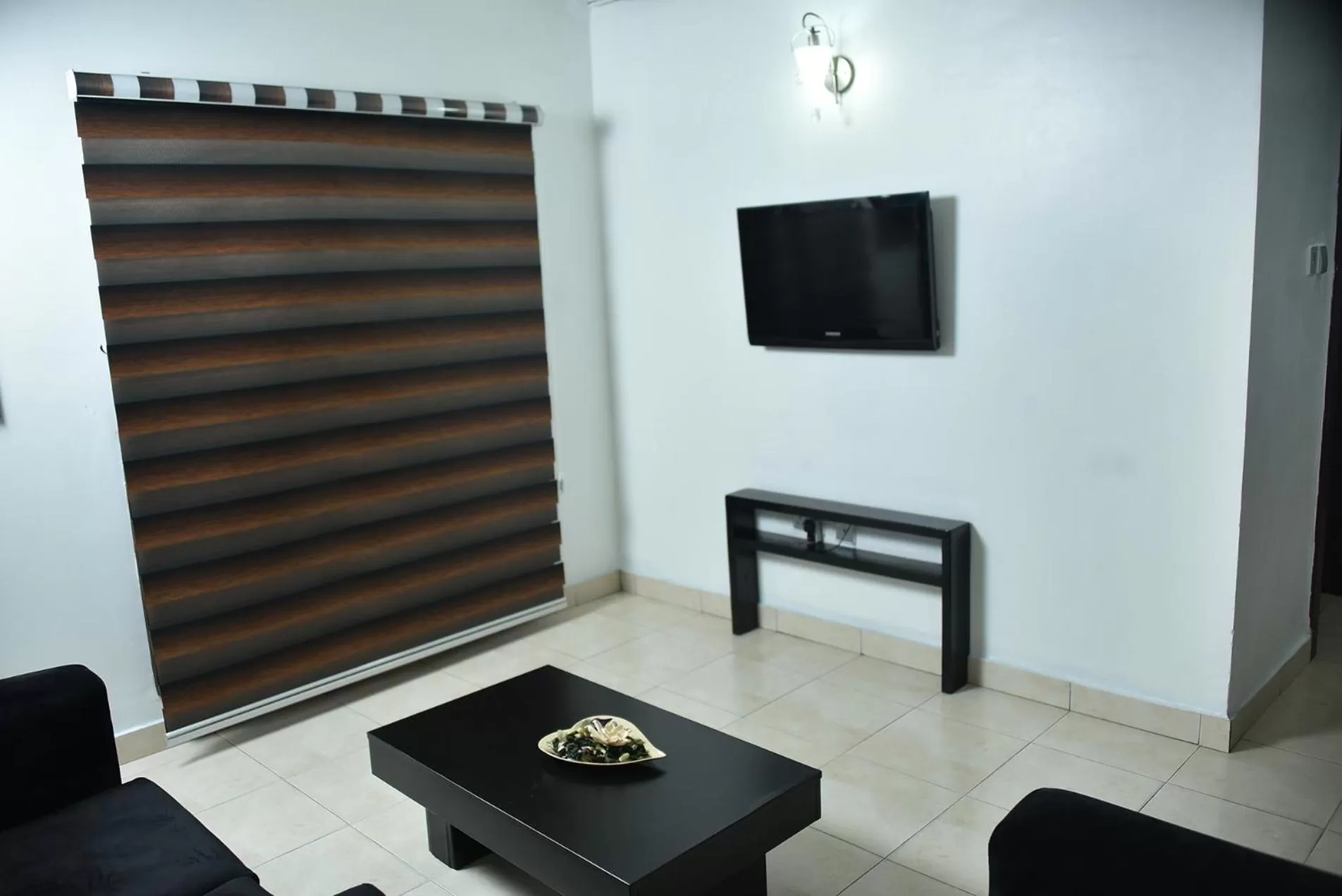 TV and multimedia, TV/Entertainment Center in 1804 Boutique Hotel