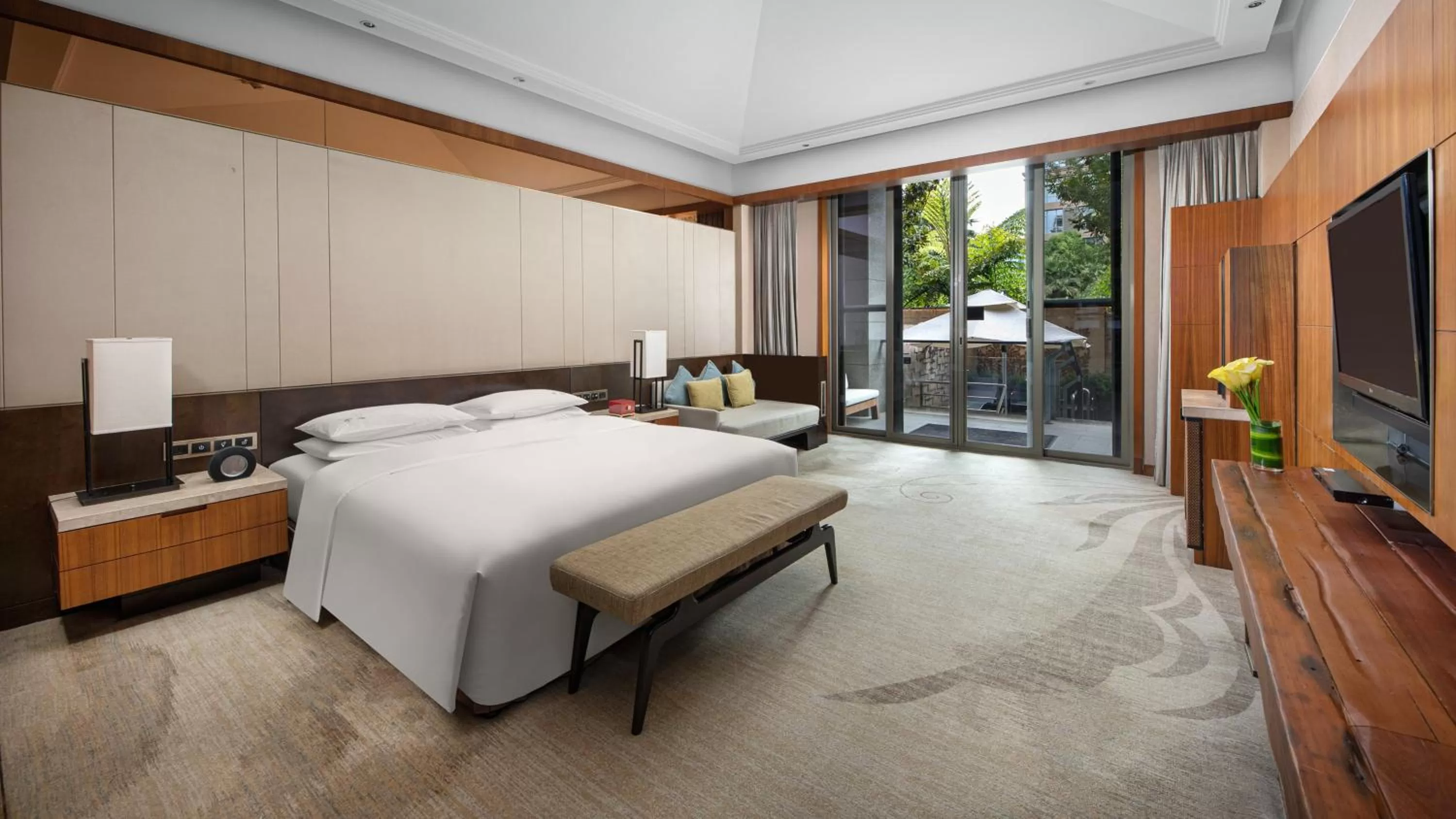 Photo of the whole room, Bed in InterContinental Kunming by IHG