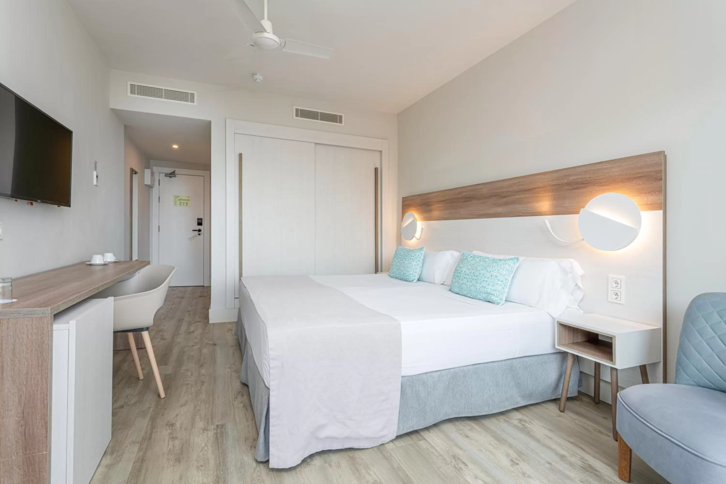 Bedroom, Bed in Hotel Benalma Costa del Sol