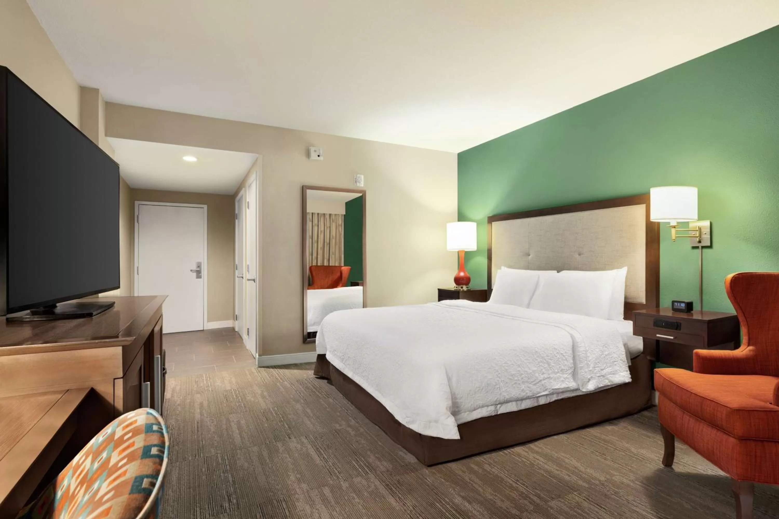 Bedroom, Bed in Hampton Inn and Suites New Orleans Convention Center