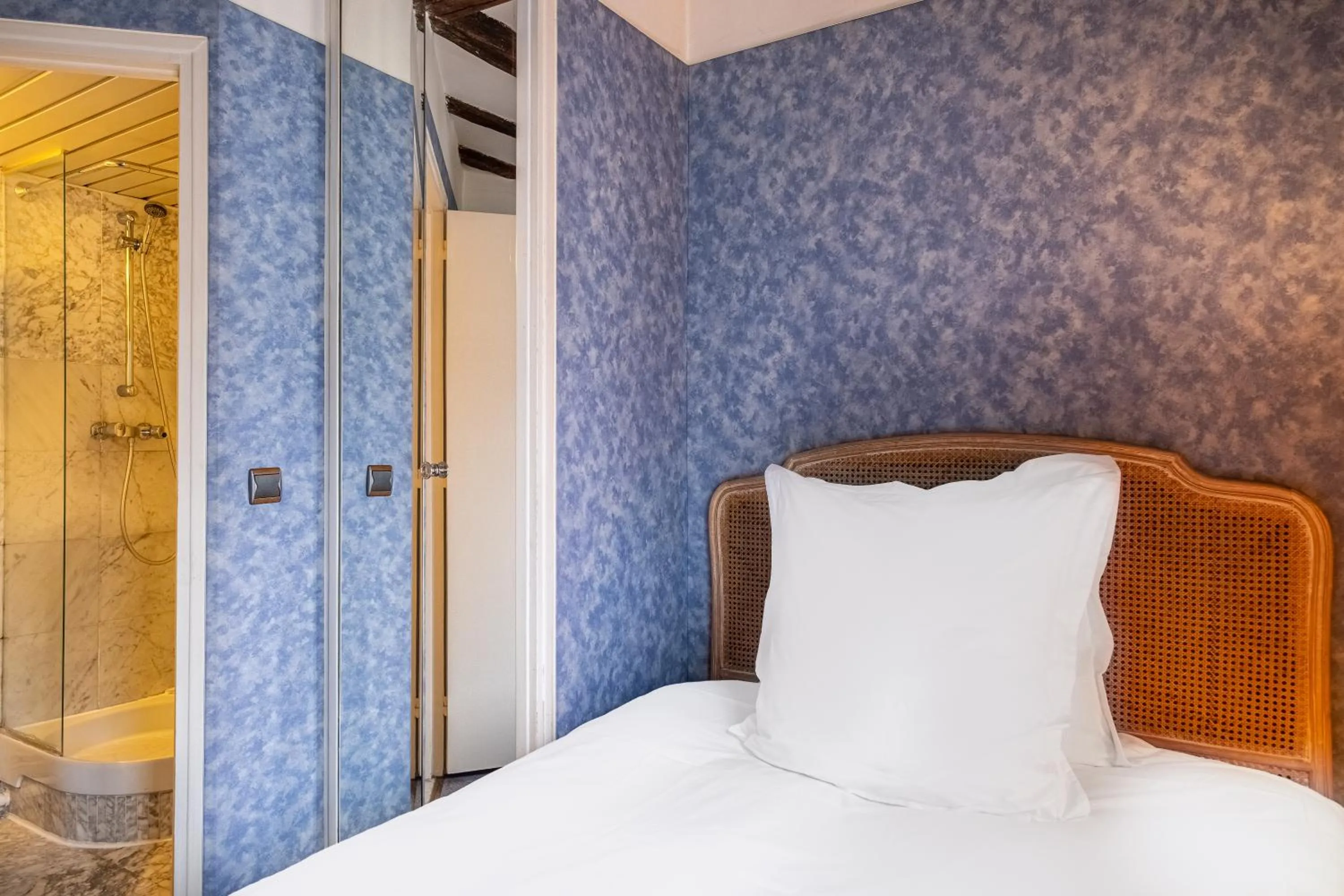 Bedroom, Bed in Hôtel Baudelaire Opéra