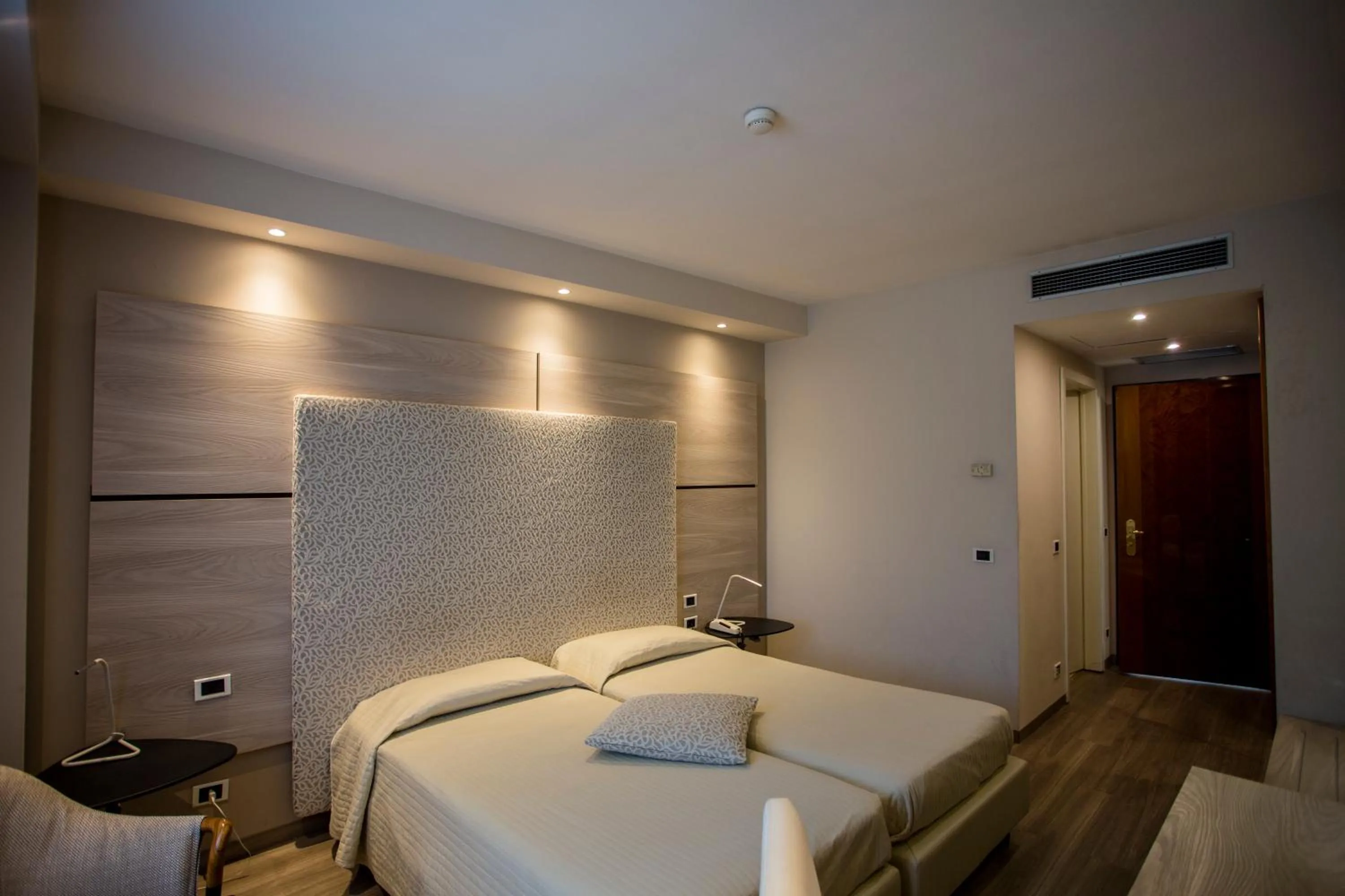 Bed in Hostellerie Du Cheval Blanc