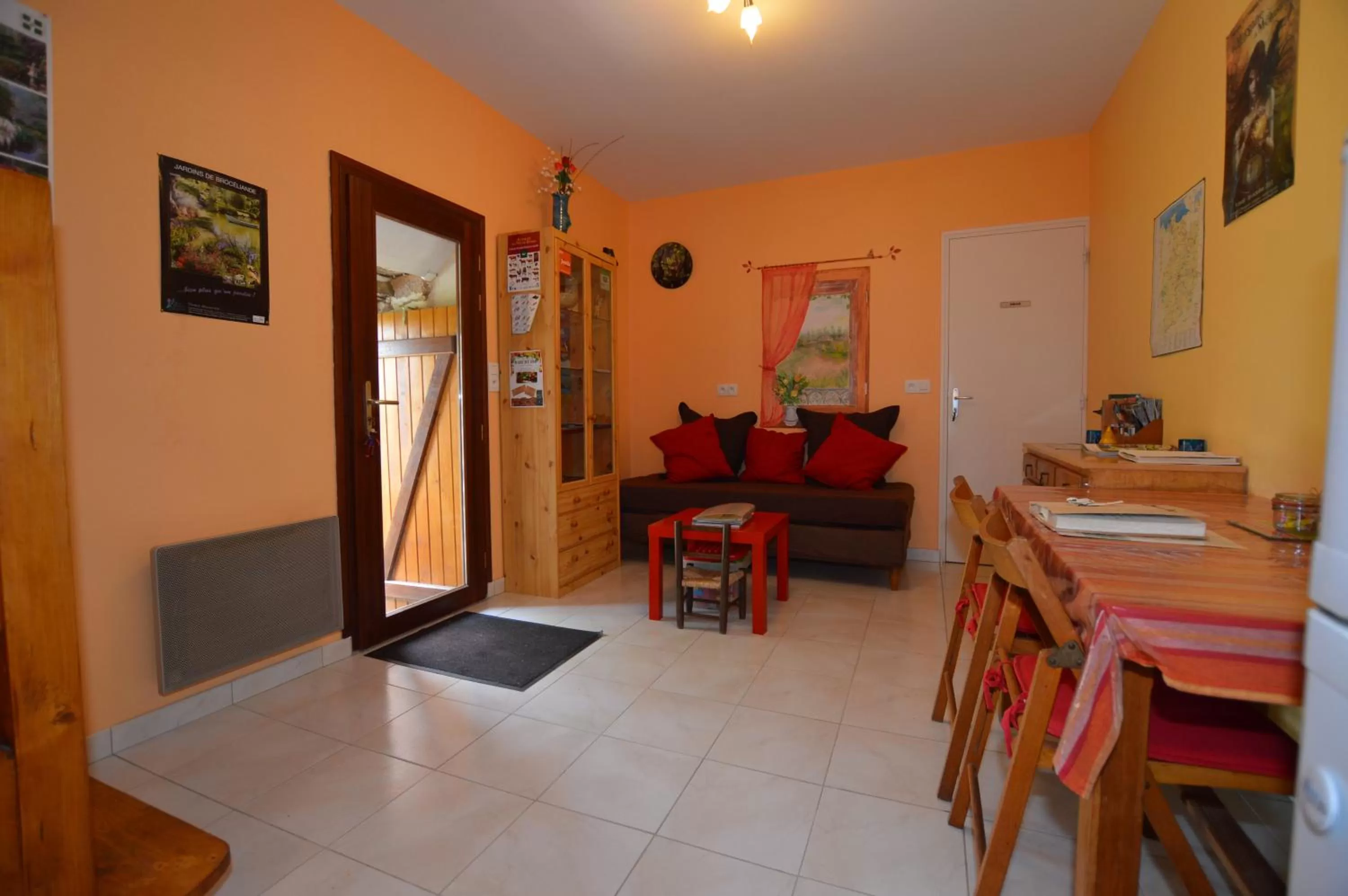 Kitchen or kitchenette in Chambres d'hôtes La Fontaine Garel