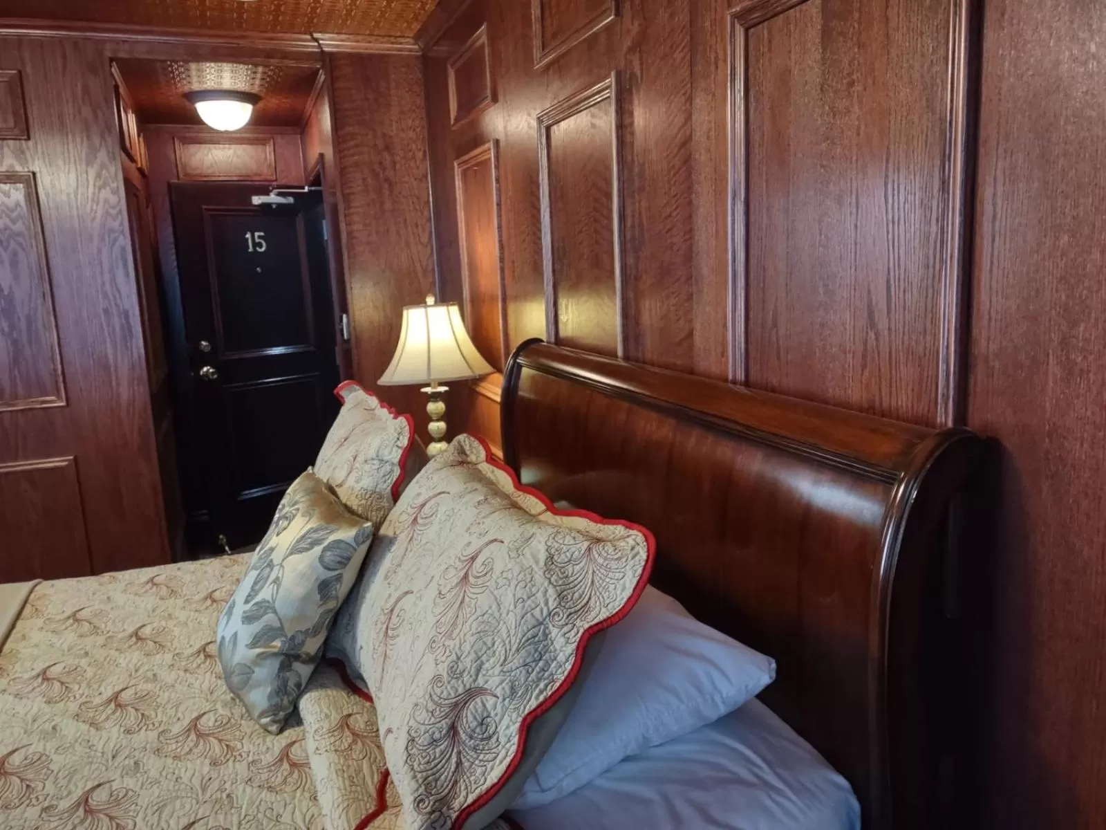 Bed in The King George Inn