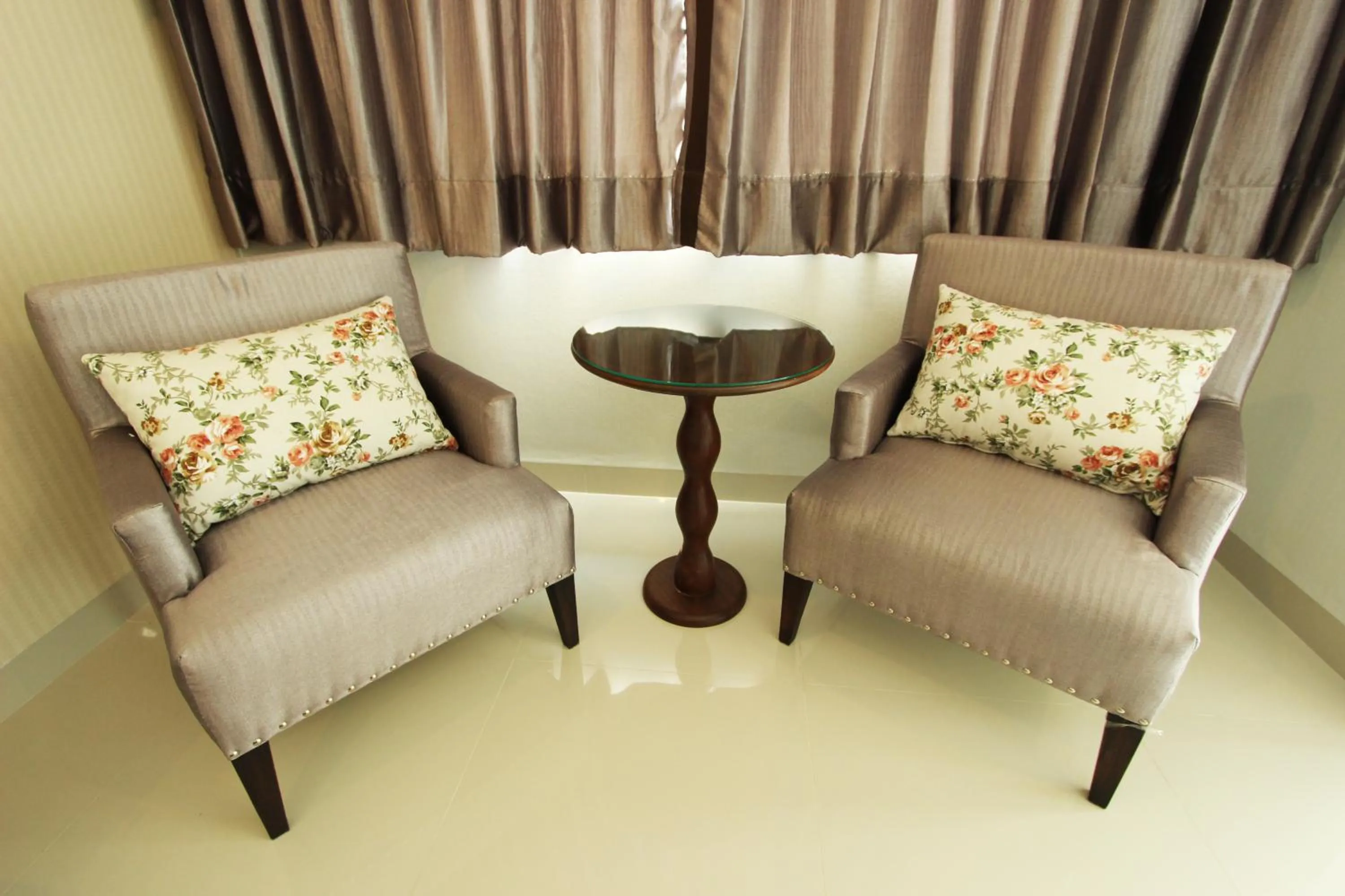 Seating area in At Residence Suvarnabhumi Hotel
