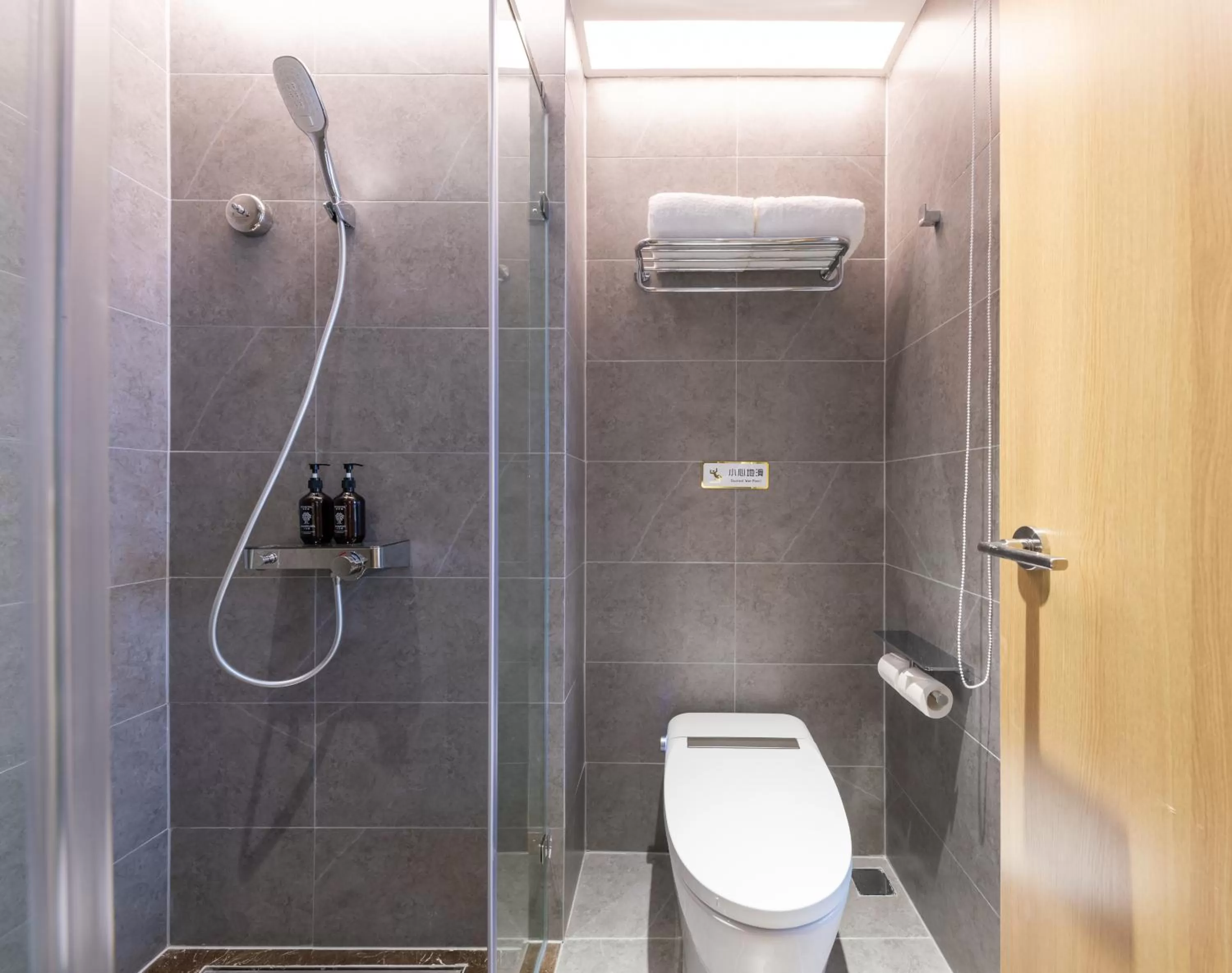 East Sacred Hotel--Beijing Tiananmen Square ,the Forbidden City,Wangfujing Street,Located in the city center