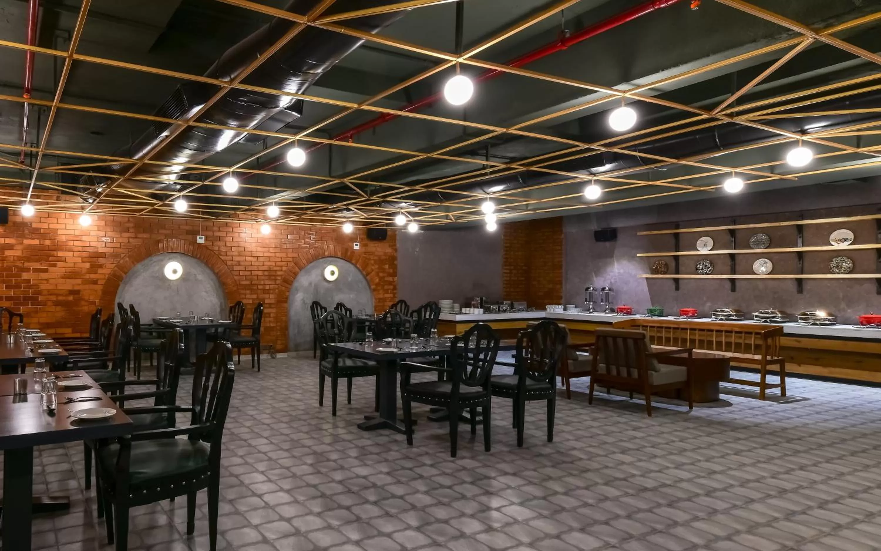 Restaurant/Places to Eat in The Downton Hotel