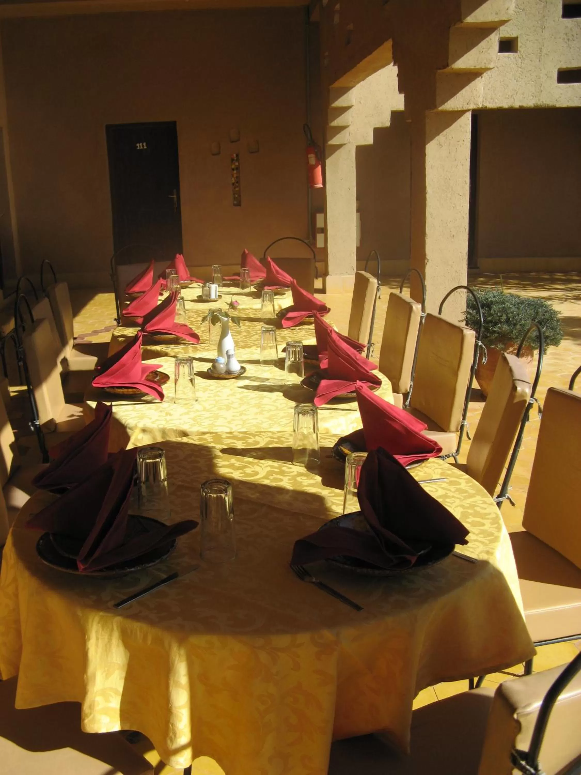 Patio, Restaurant/Places to Eat in Auberge Tinit