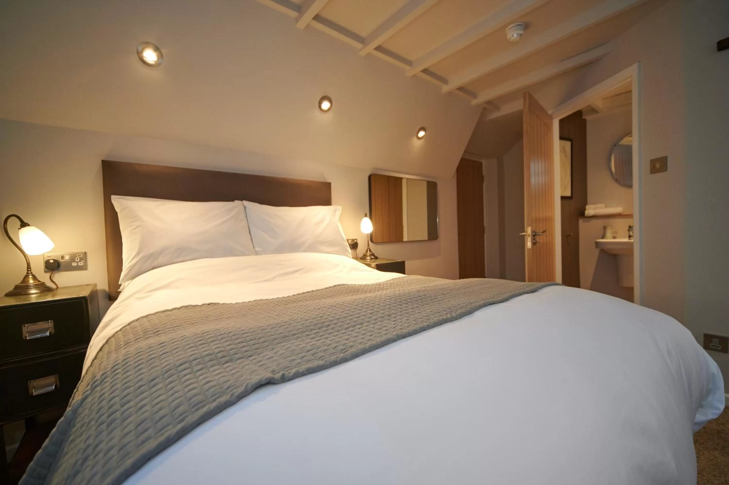 Bedroom, Bed in Black Lion Inn