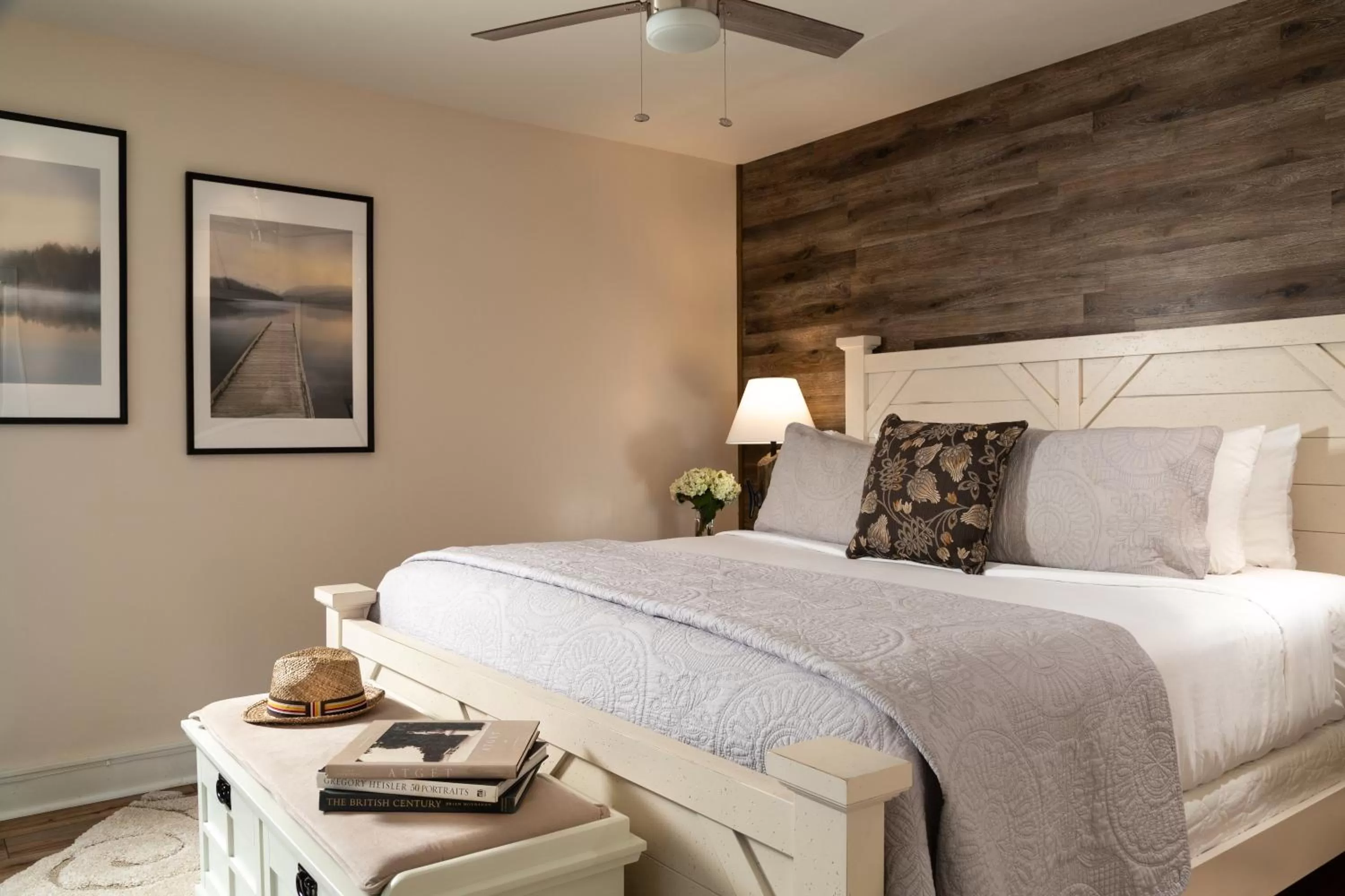 King Suite with Spa Bath in Brierley Hill Bed & Breakfast