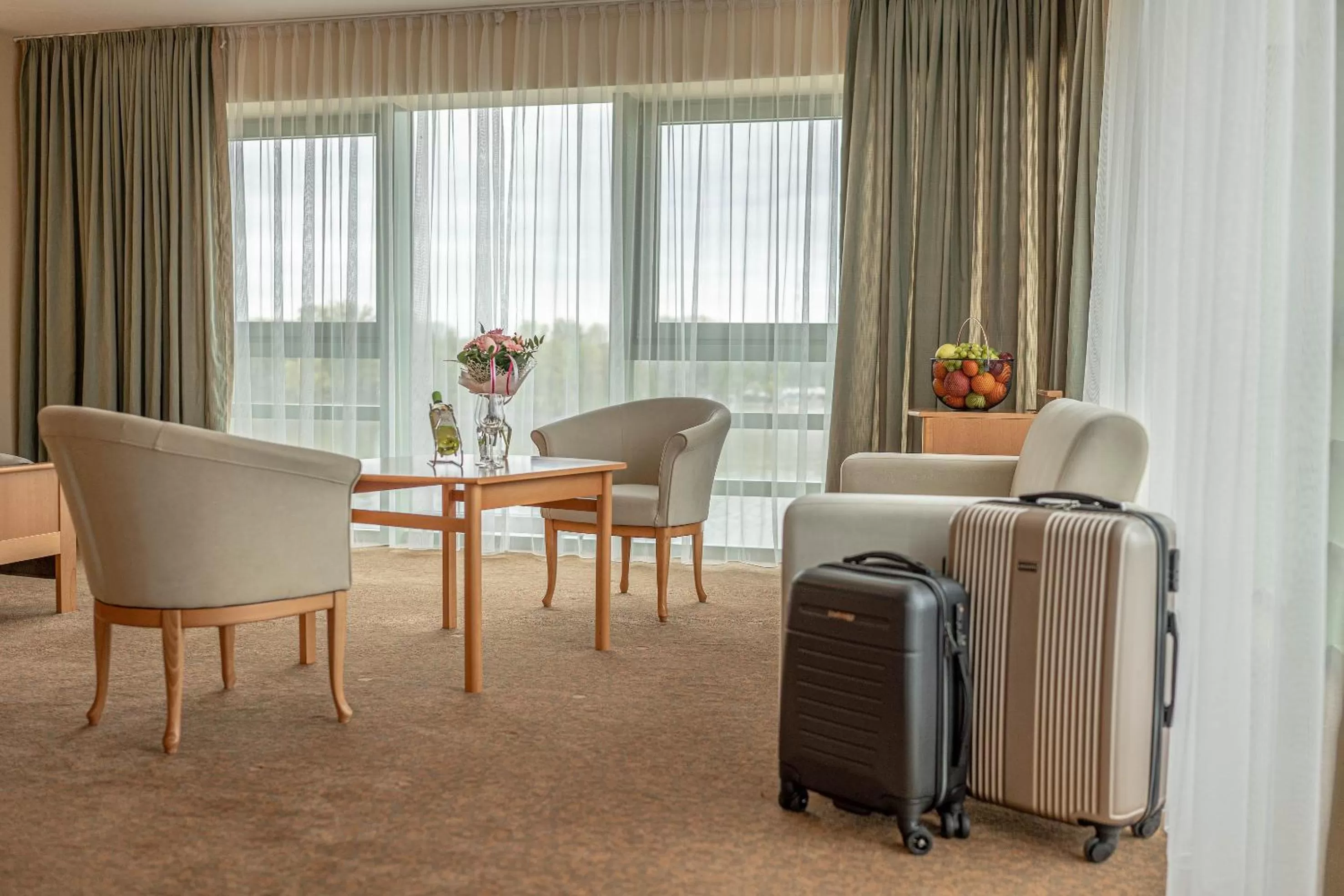 Photo of the whole room, Seating Area in Szent János Hotel