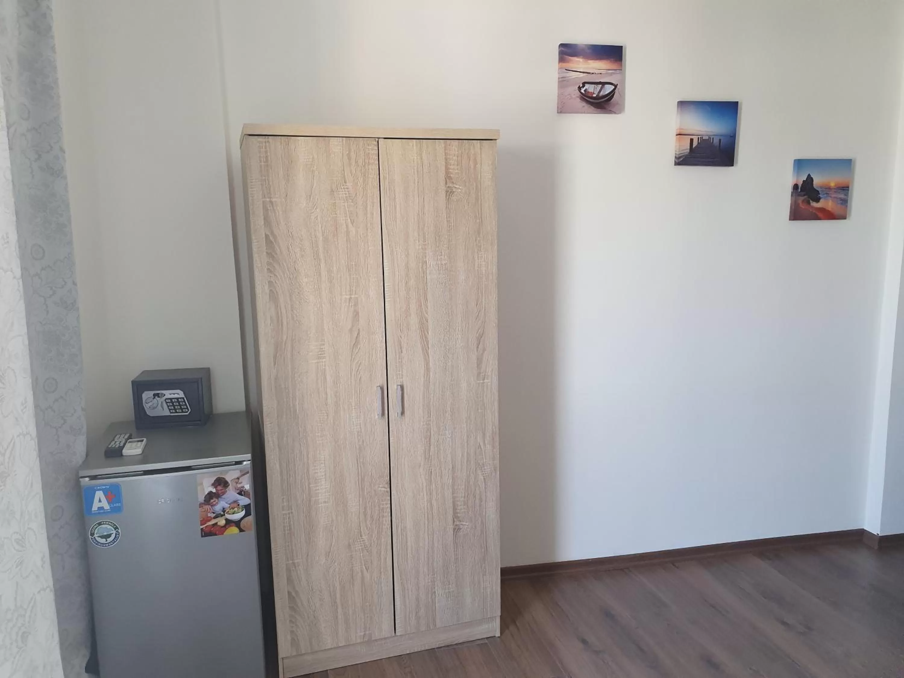 Photo of the whole room, TV/Entertainment Center in Athens center rooms