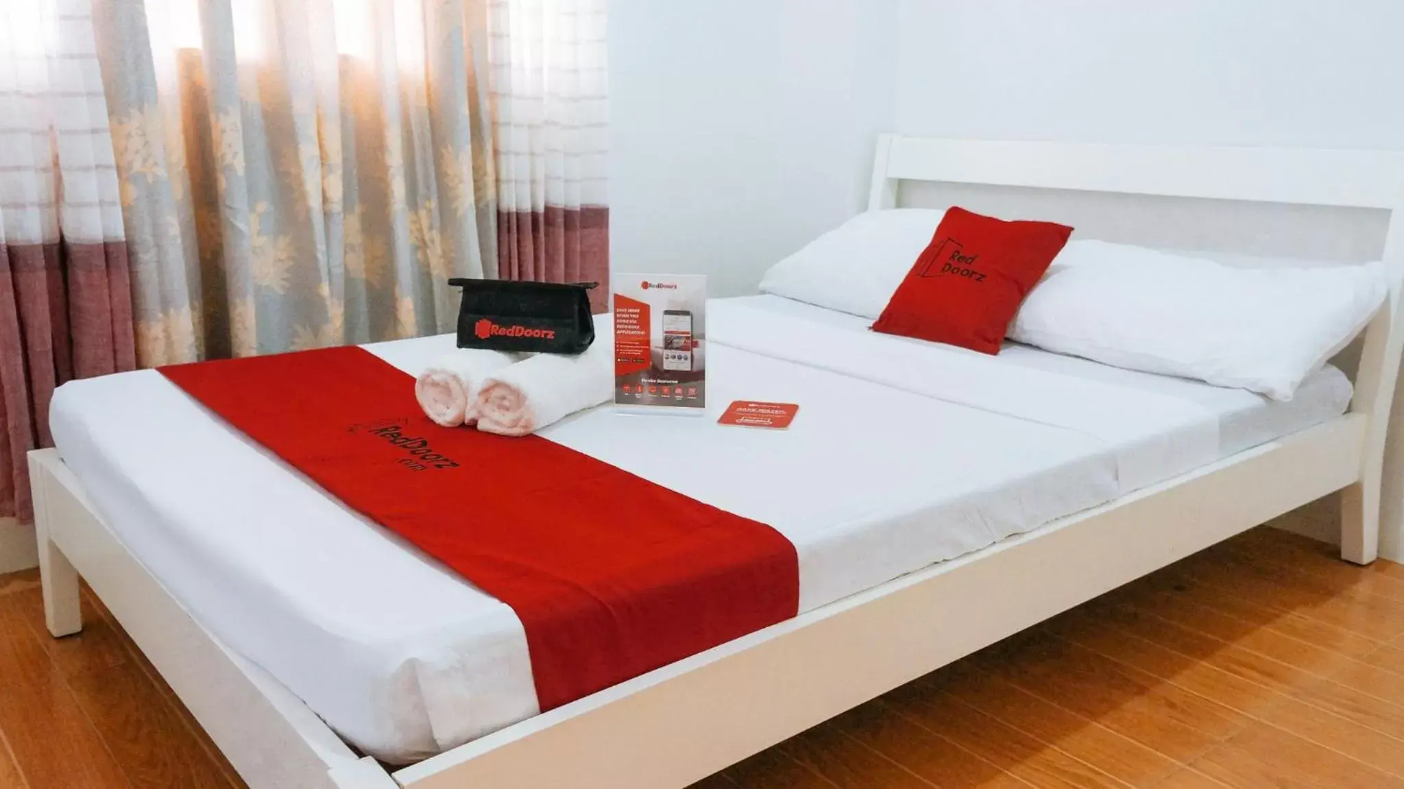 Double Room in RedDoorz Plus near Talisay Town Center Double Room in RedDoorz Plus near Talisay Town Center