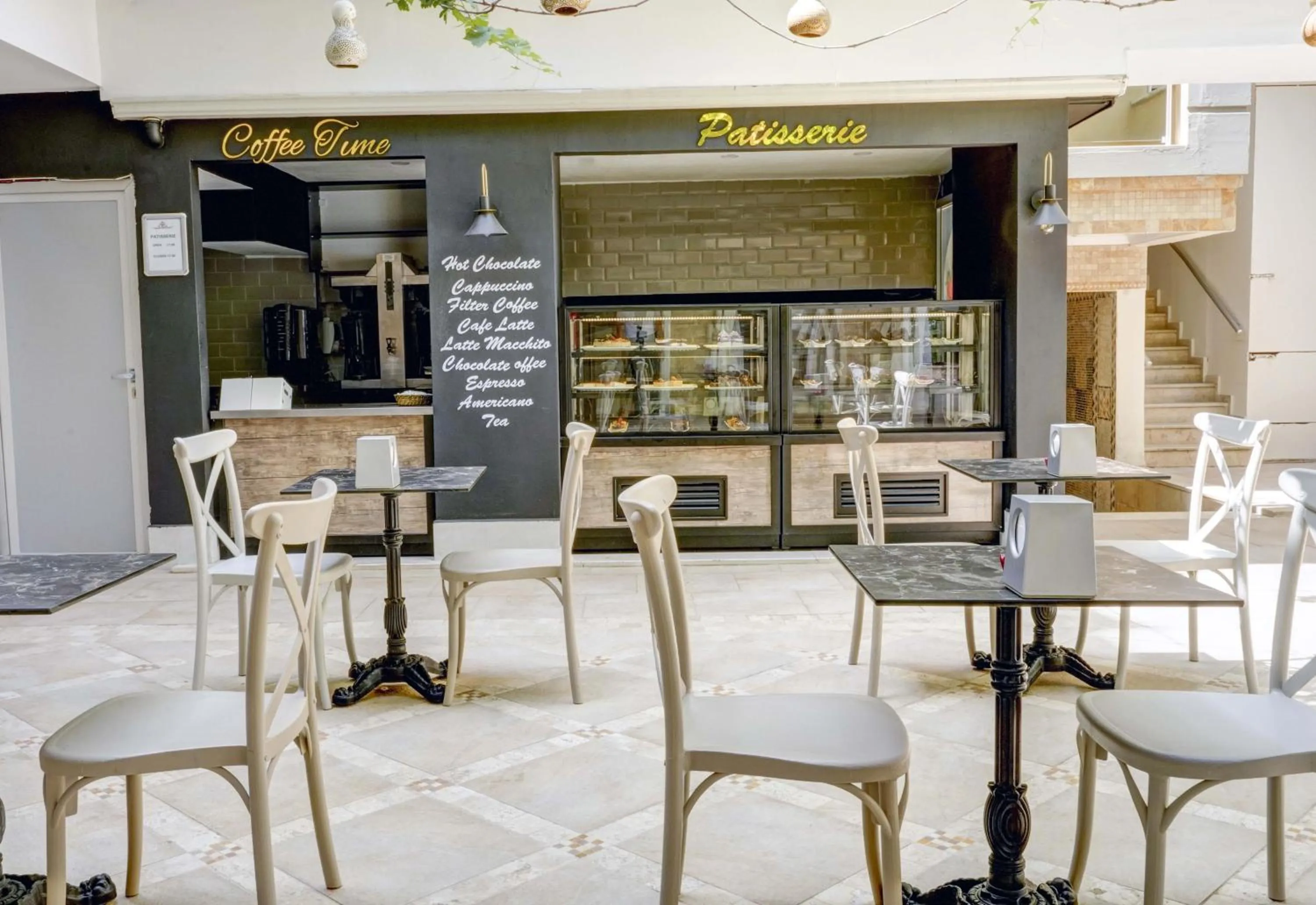 Restaurant/places to eat in Tac Premier Hotel & Spa