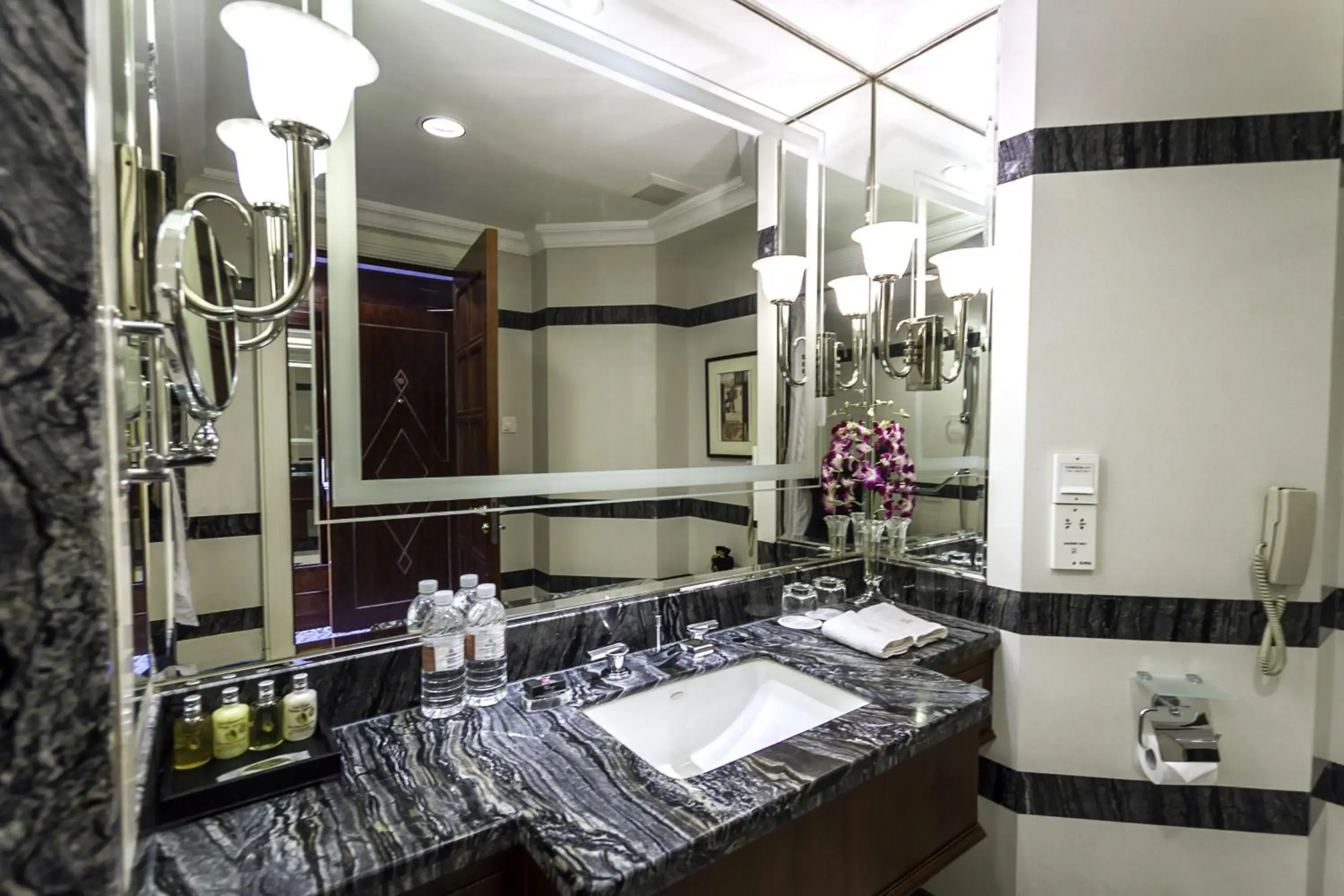 Business Queen Room with Garden View in Xijiao State Guest Hotel Business Queen Room with Garden View in Xijiao State Guest Hotel