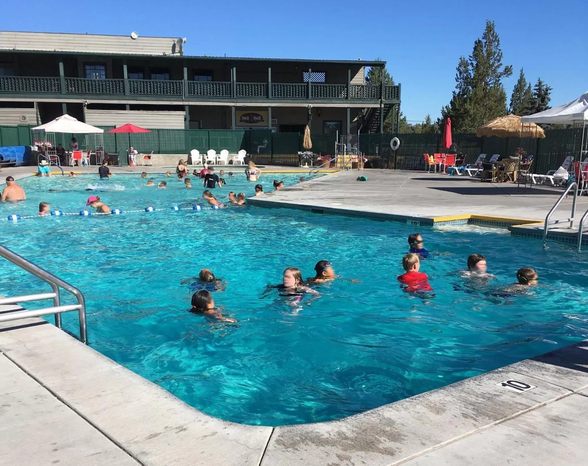 Swimming pool in Smith Rock Resort