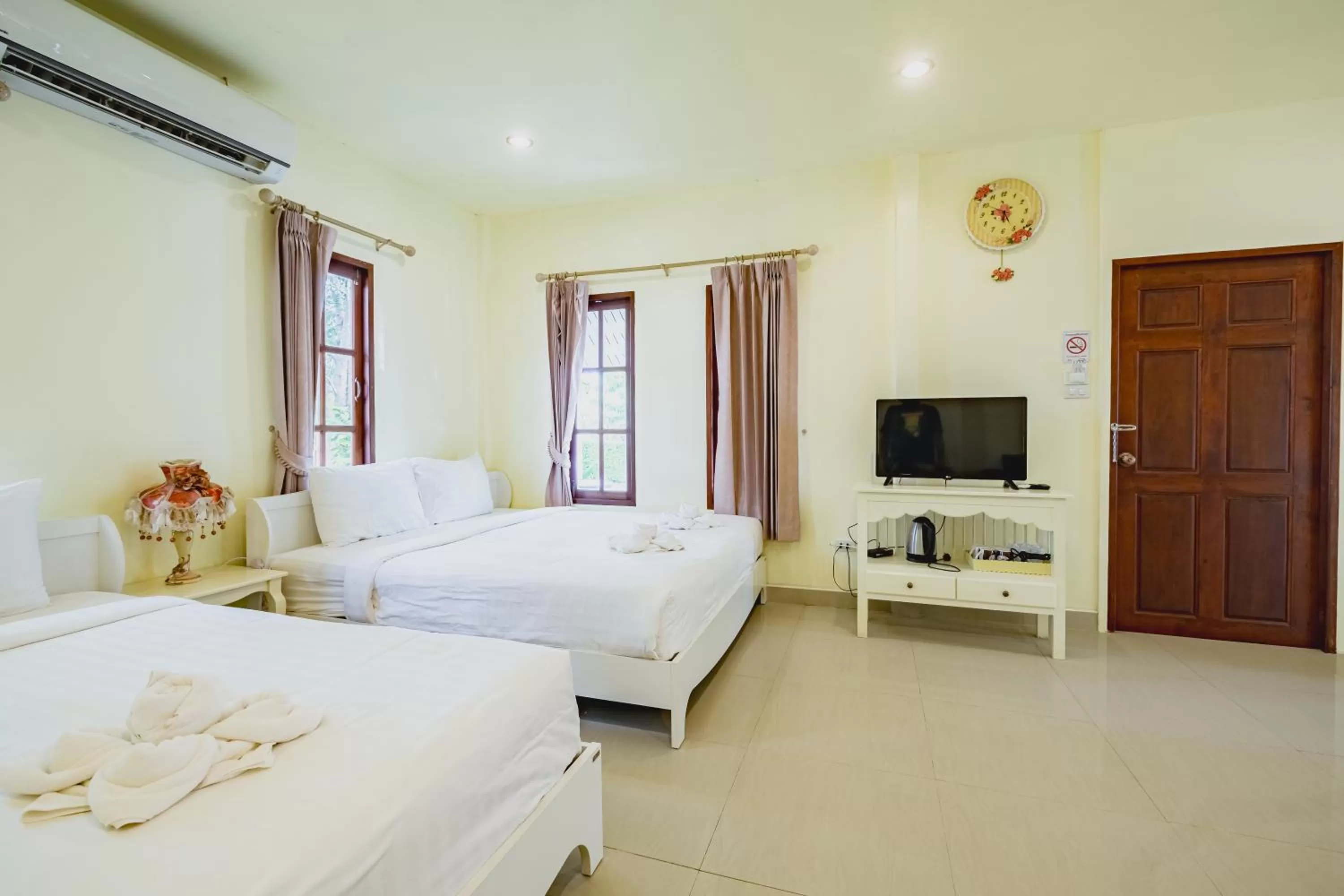 Bed in Sakarin Valley Resort