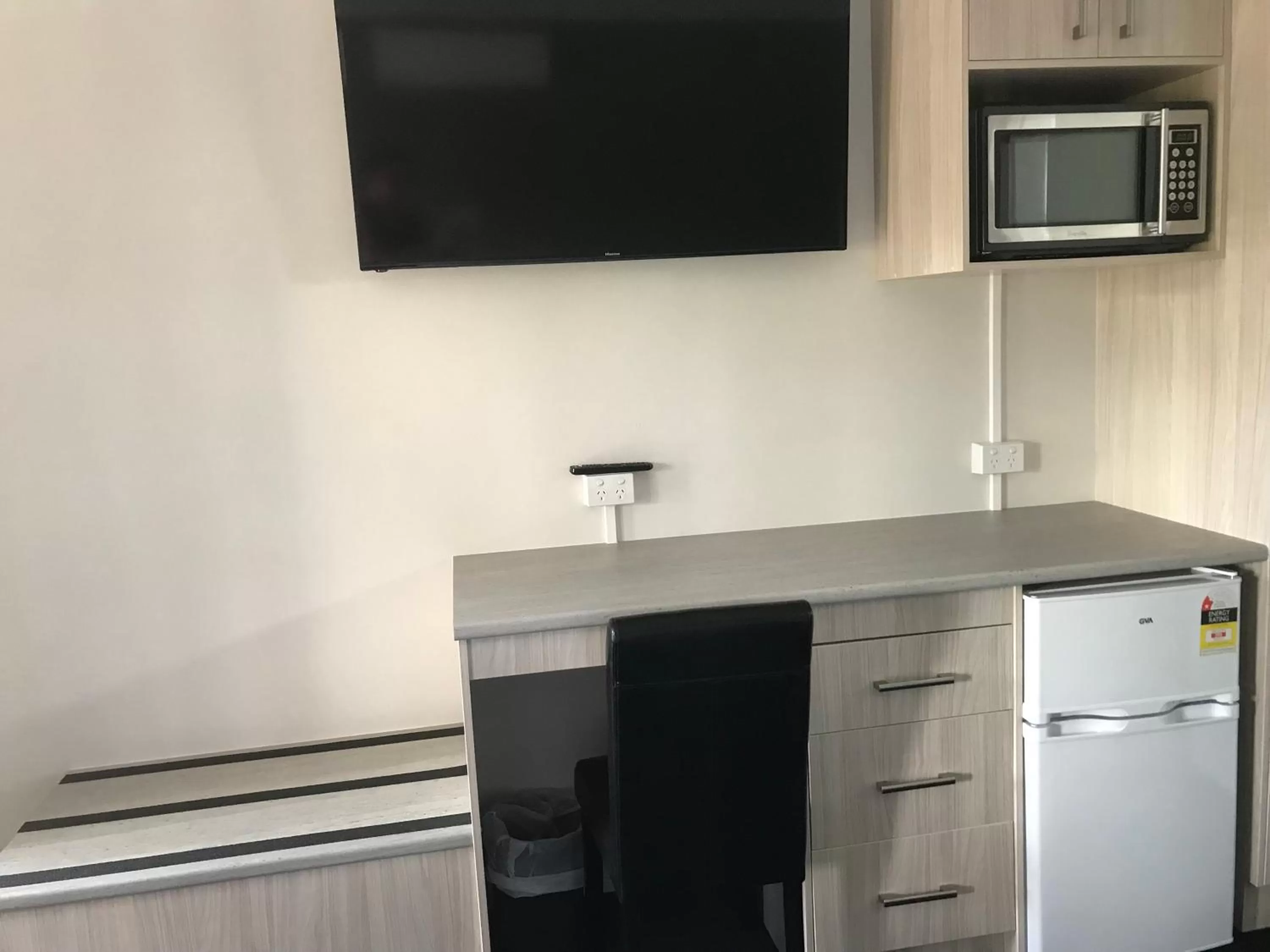 TV and multimedia in Kootingal Landview Motel