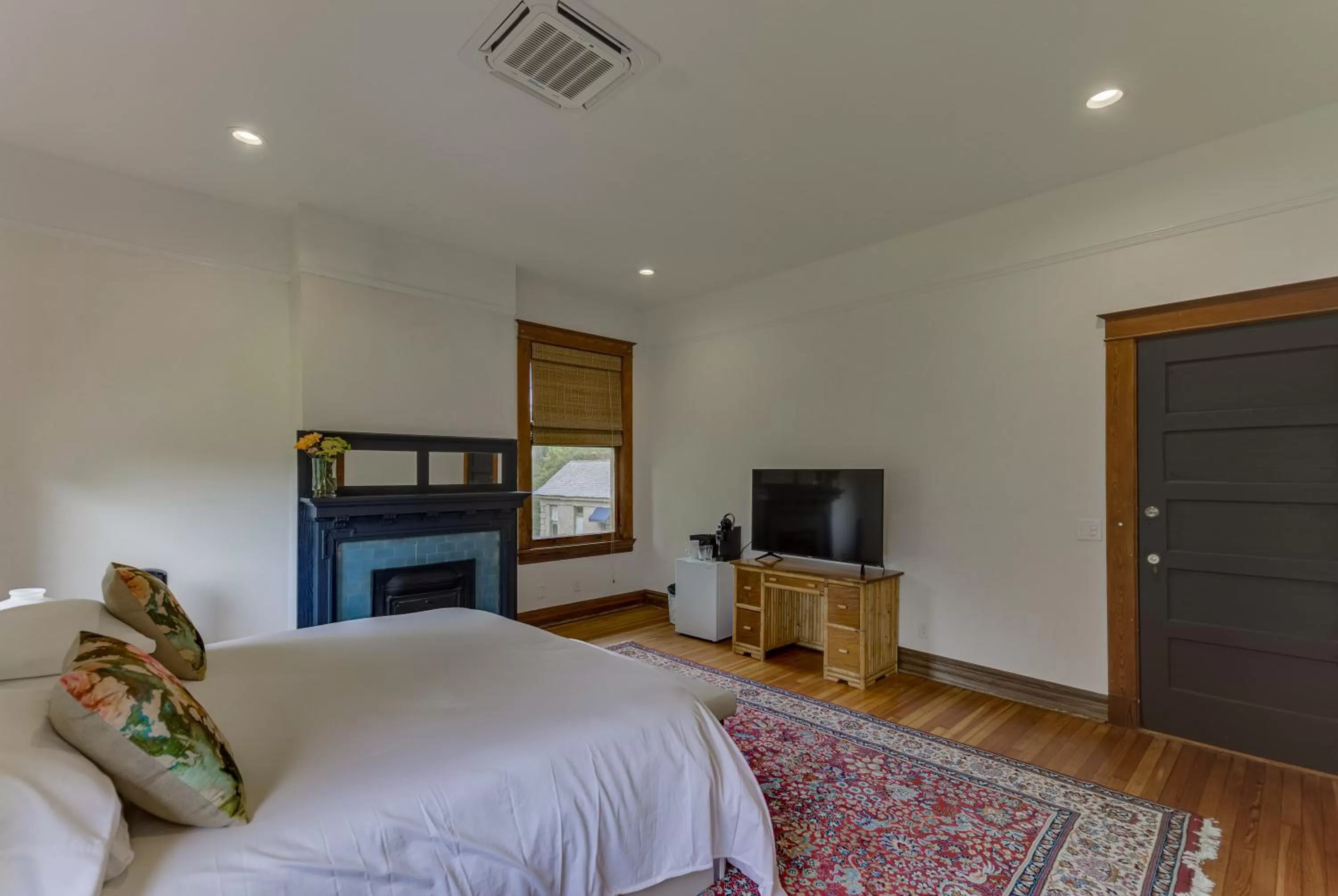 TV and multimedia, Bed in Oak Hall Bed and Breakfast