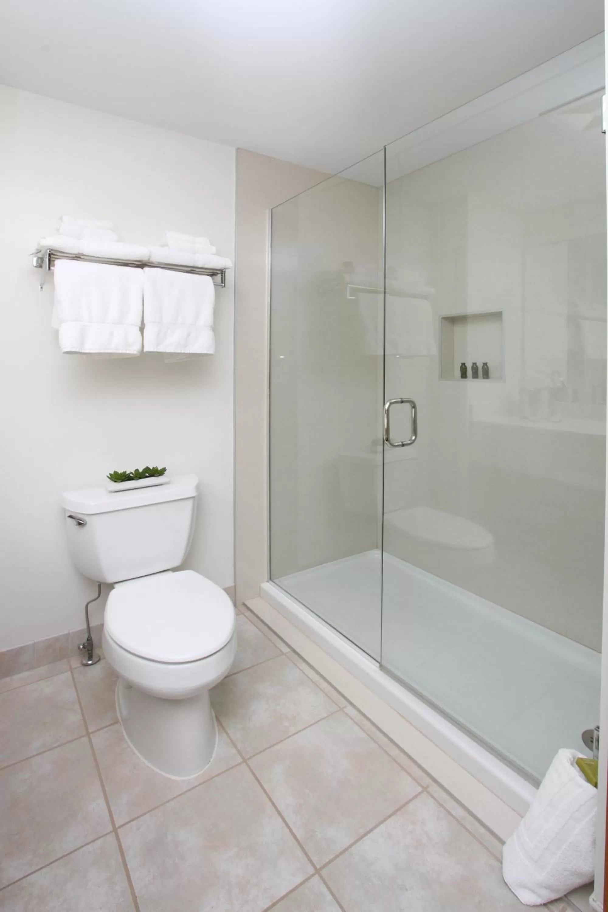 Southside Two Queen Beds in Bay Pointe Inn