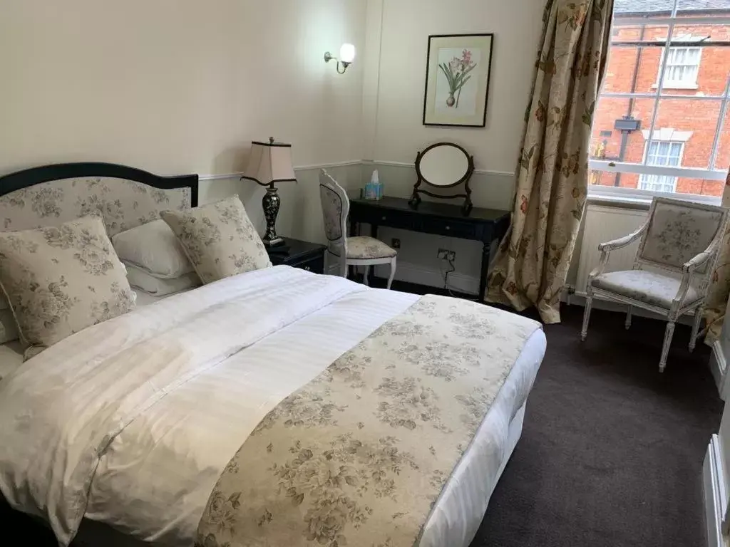 Standard Double Room in The Saracens Head Hotel Standard Double Room in The Saracens Head Hotel