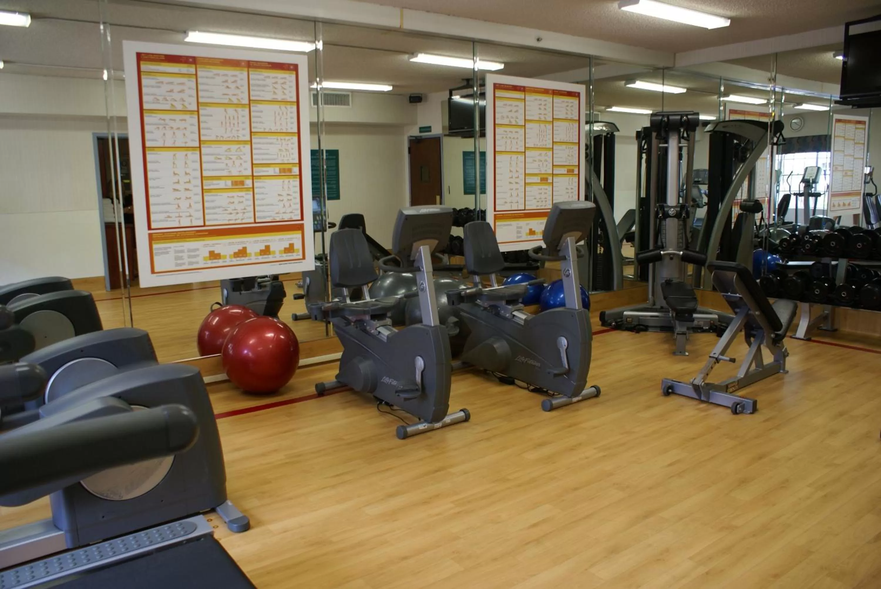 Fitness centre/facilities in Anaheim Majestic Garden Hotel
