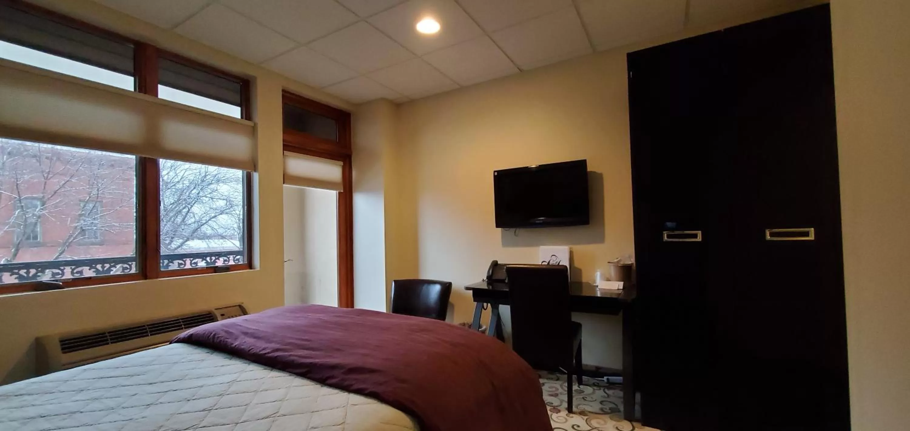 TV and multimedia, Bed in Lowell Inn