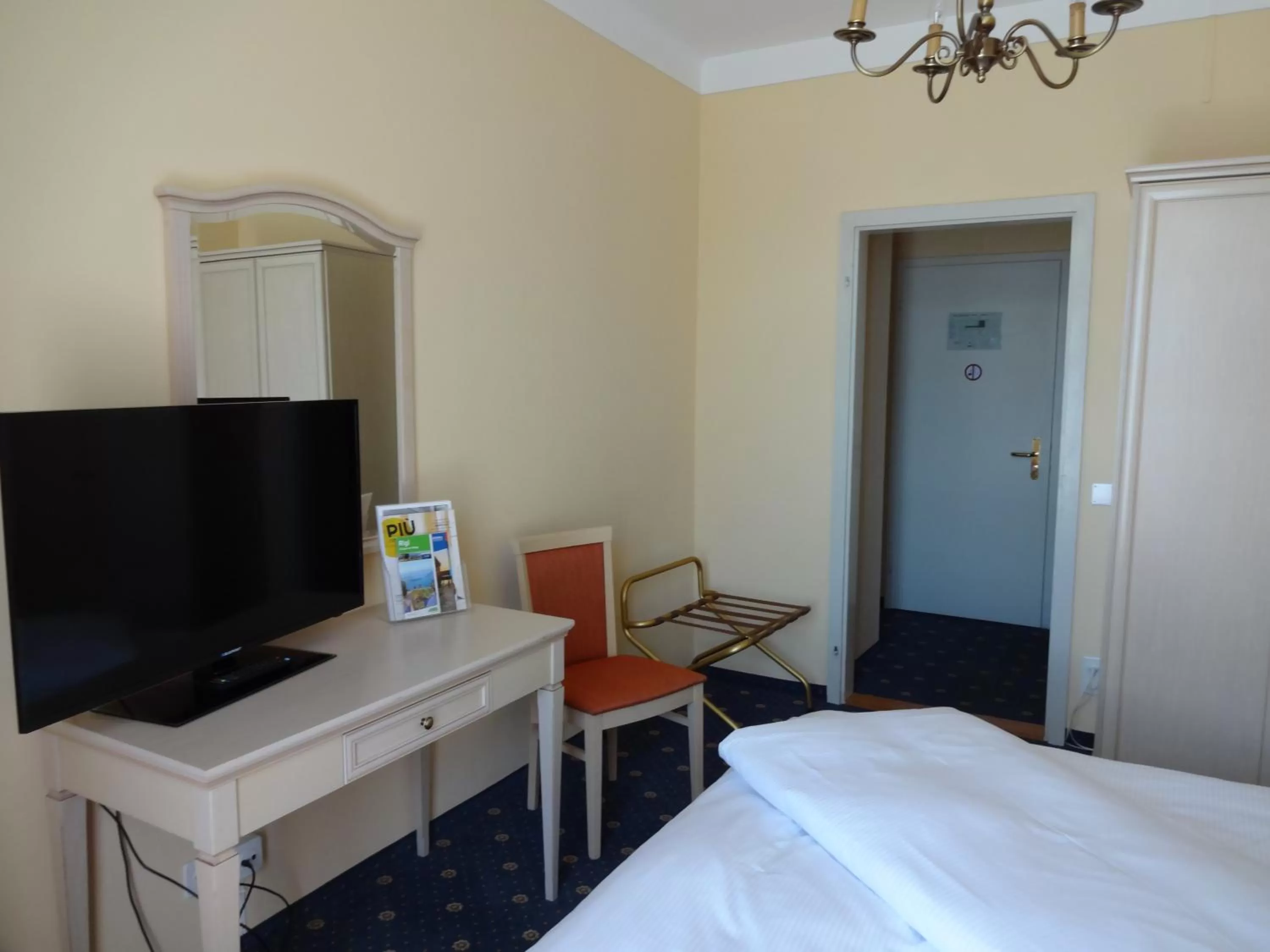 TV and multimedia, Bed in Hotel Schweizerhof