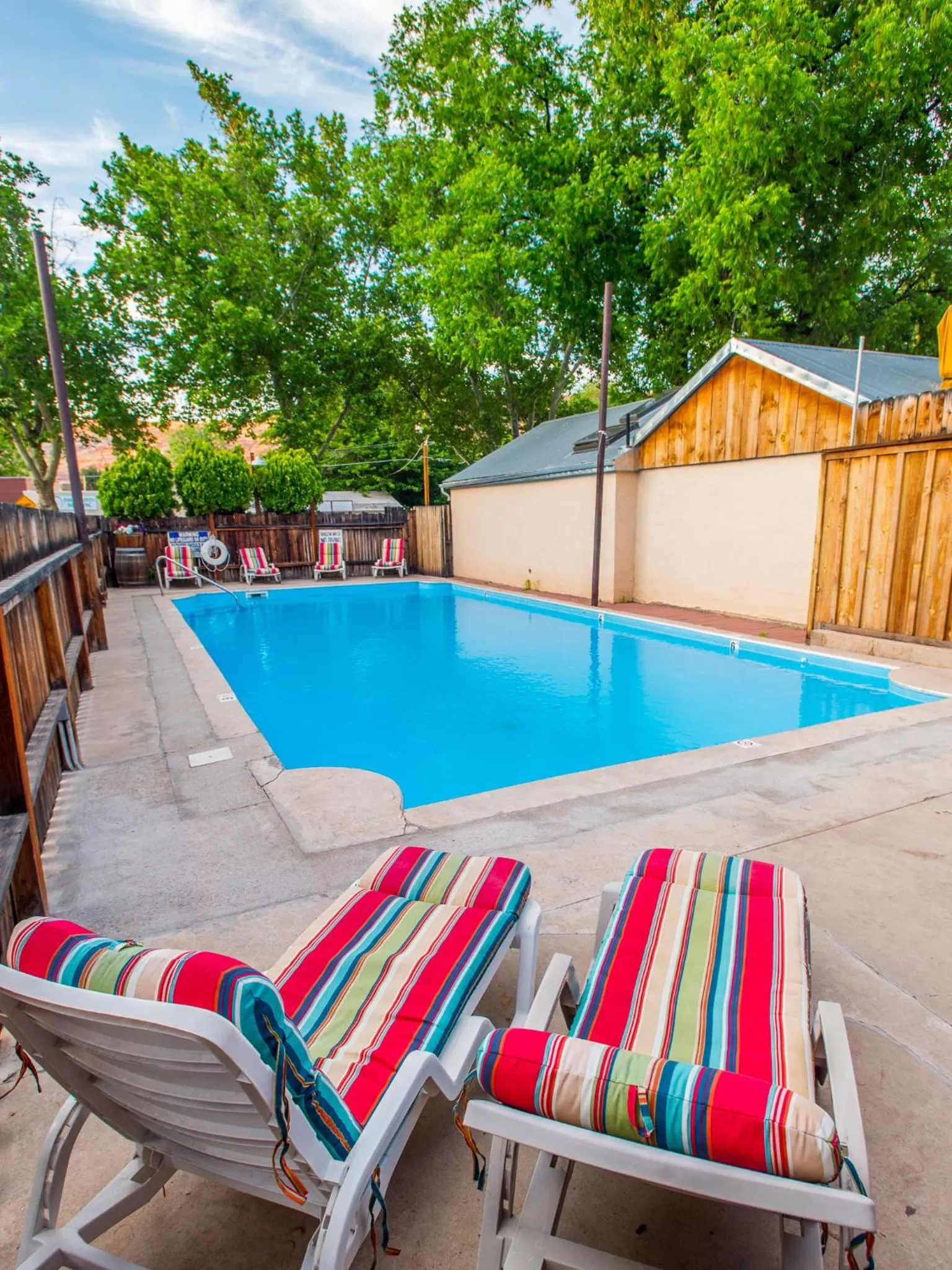 Swimming pool in Rustic Inn