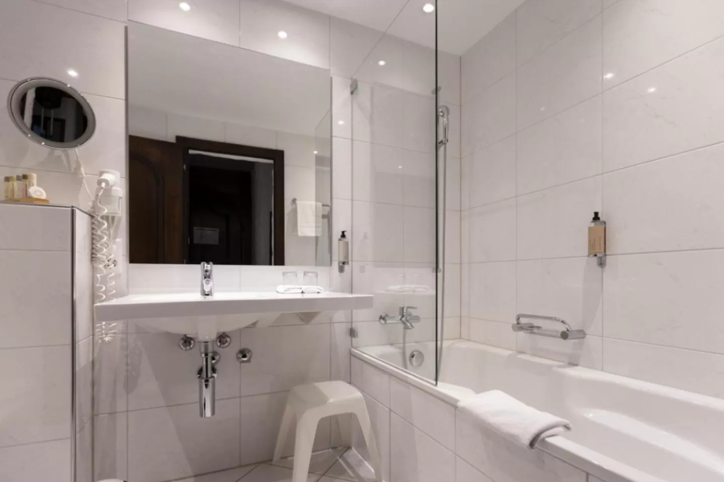 Bathroom in Swiss-Chalet Merlischachen - Romantik Schloss-Hotel am See