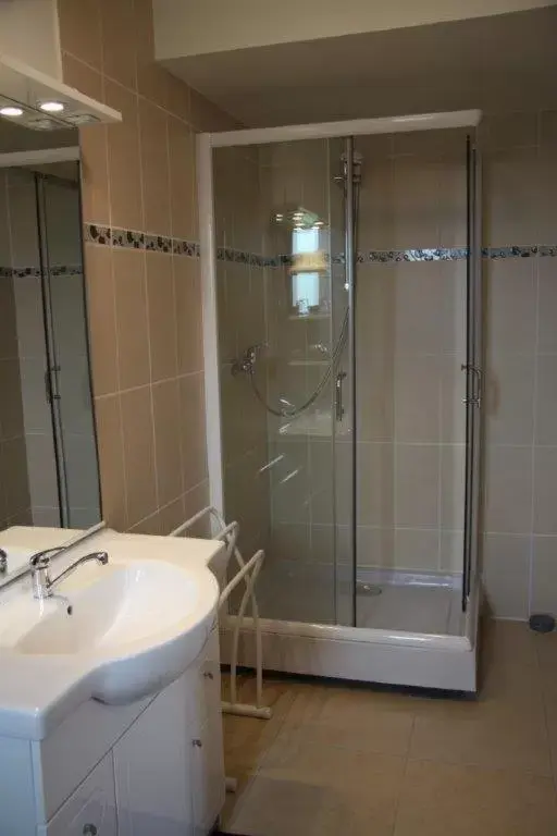 Single Room - single occupancy in Hôtel Les Charmilles de Mormal Single Room - single occupancy in Hôtel Les Charmilles de Mormal