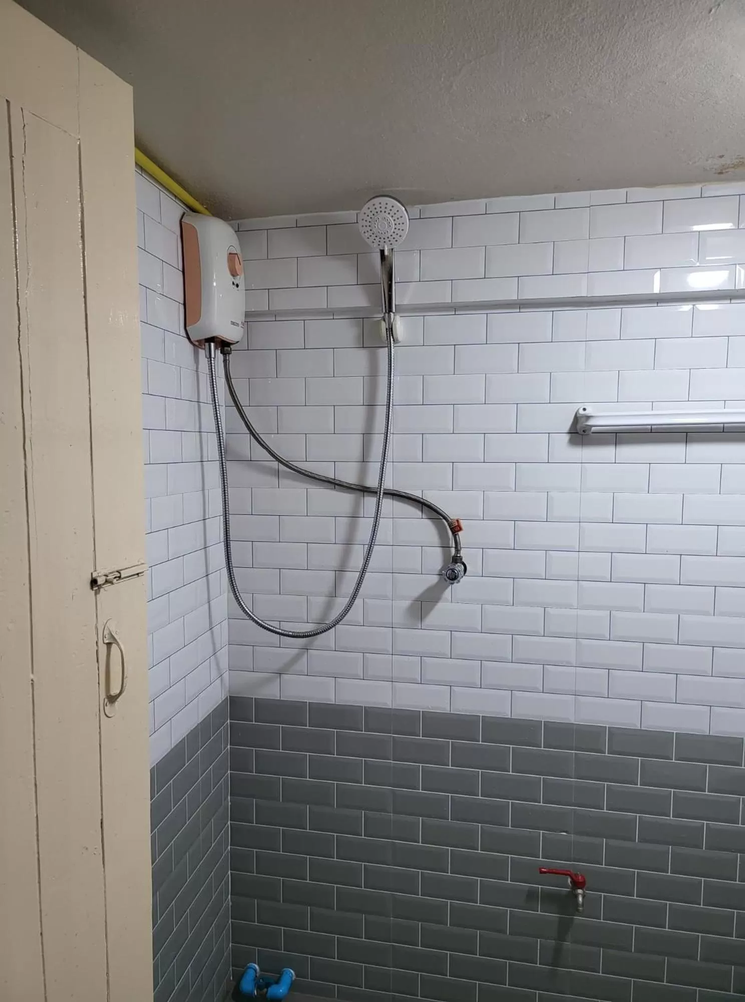 Achcha hotel - itsaraphap MRT station - Wat Arun