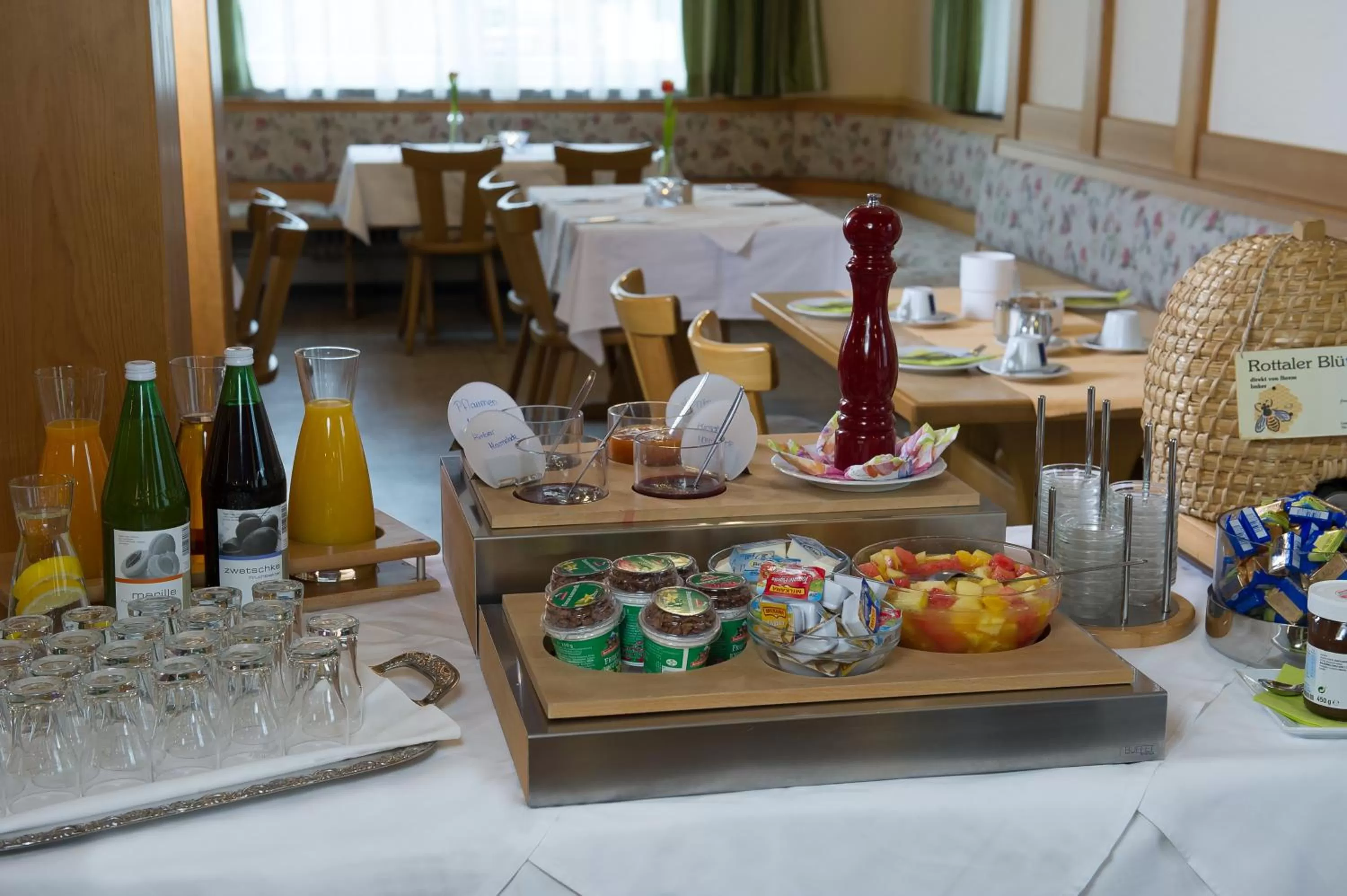 Buffet breakfast in Hotel Pockinger Hof