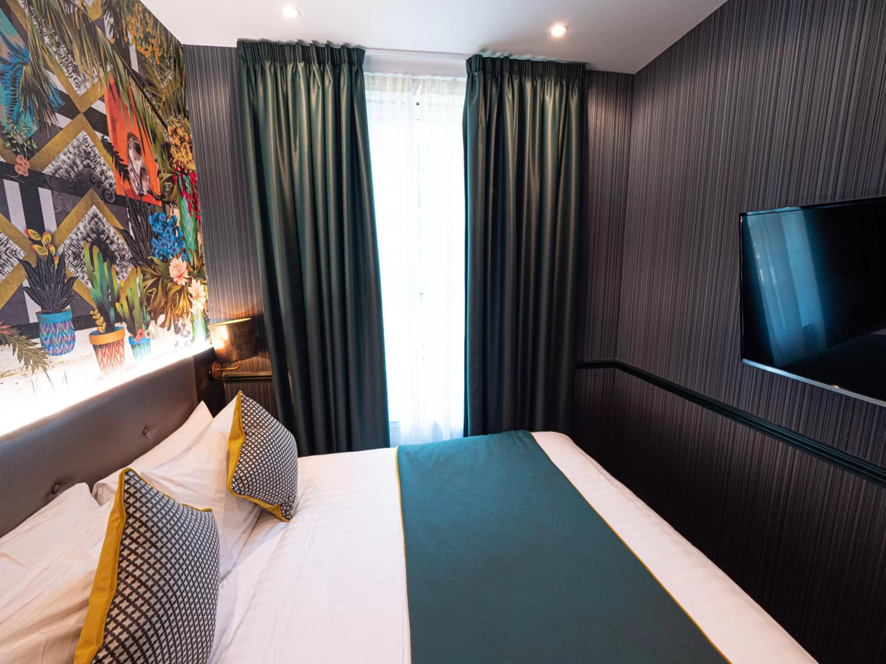 Bed in Hyde Park Green