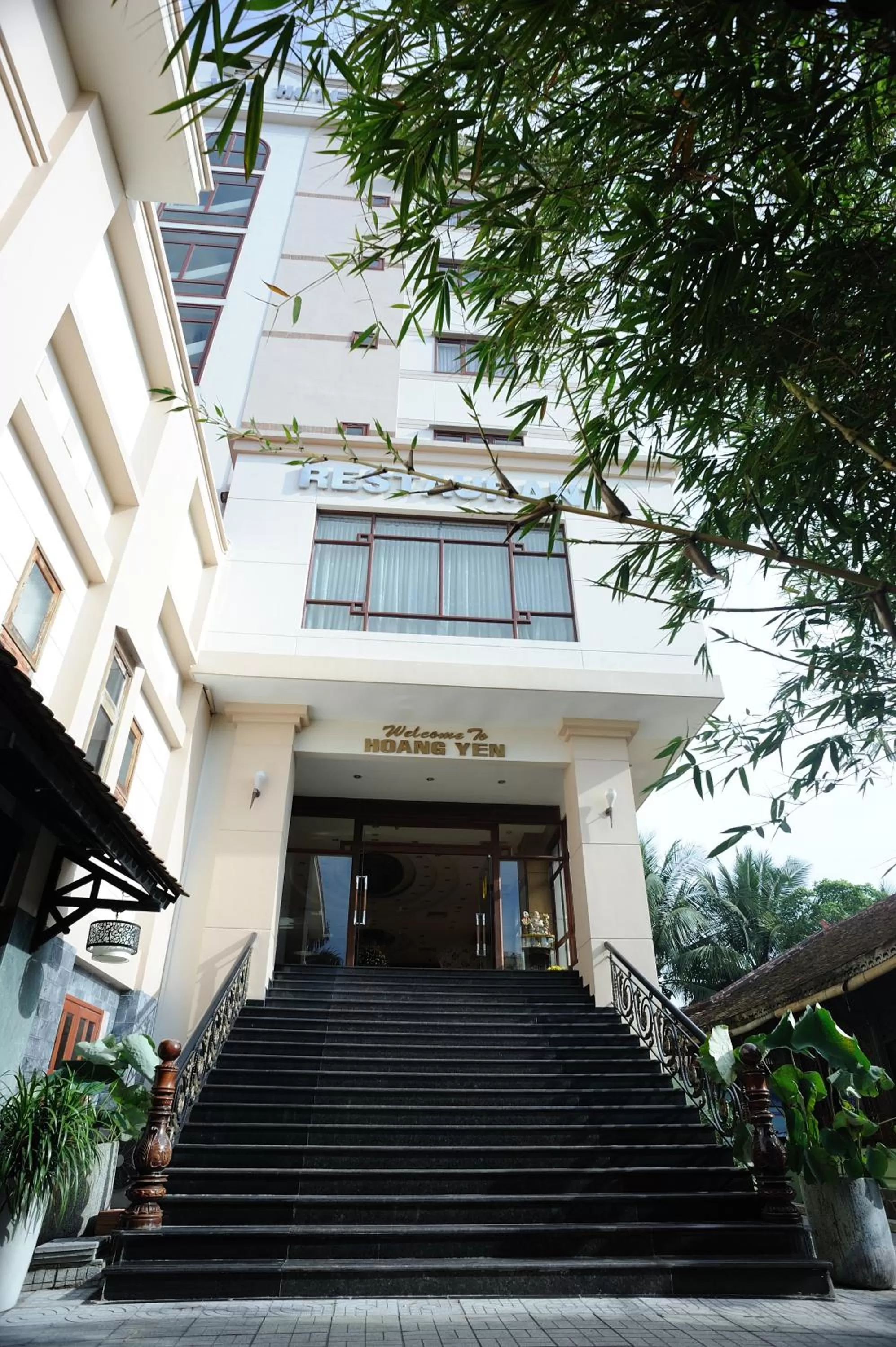 Facade/entrance in Hoang Yen Hotel