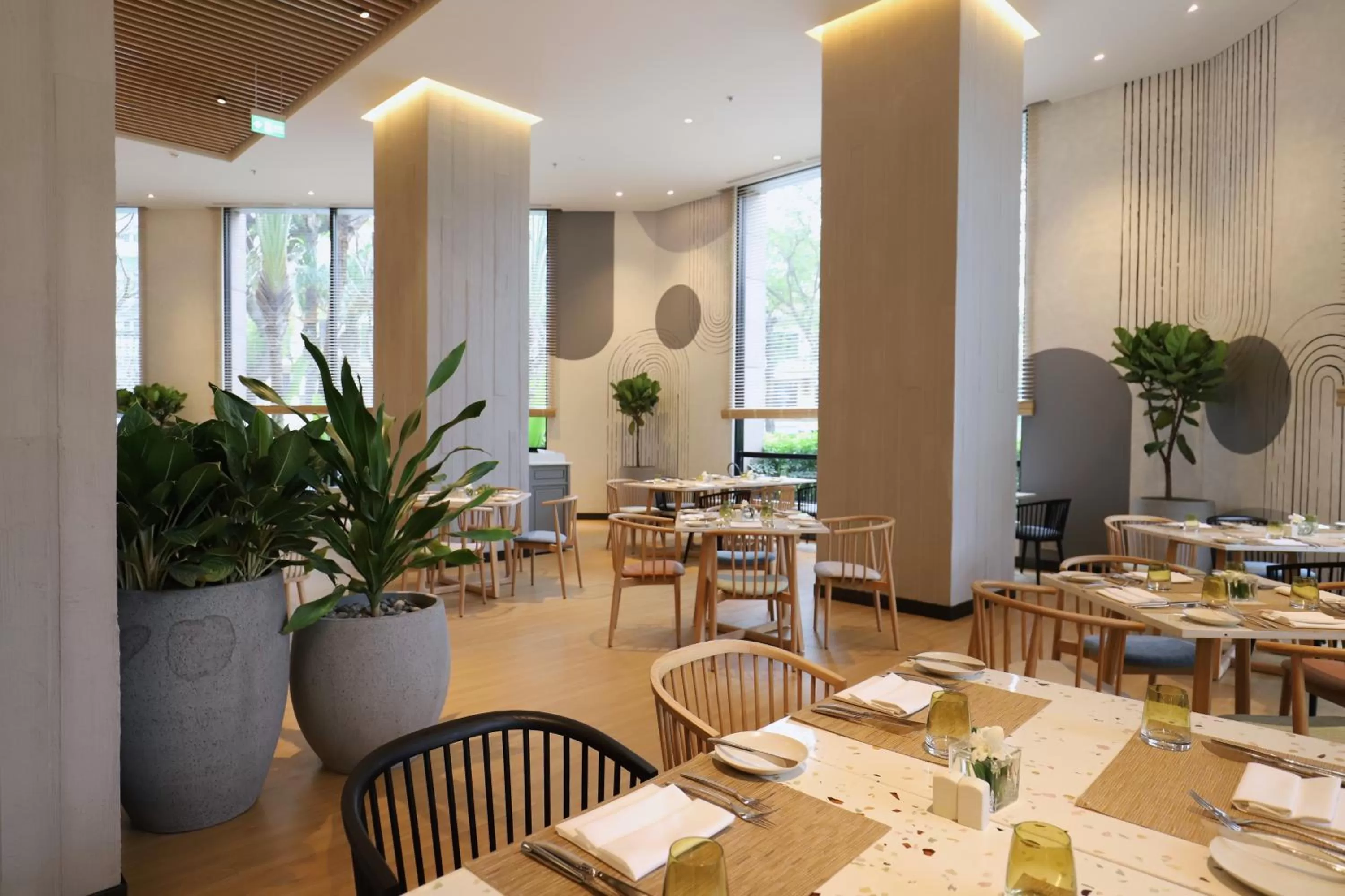 Restaurant/places to eat in Melia Hanoi