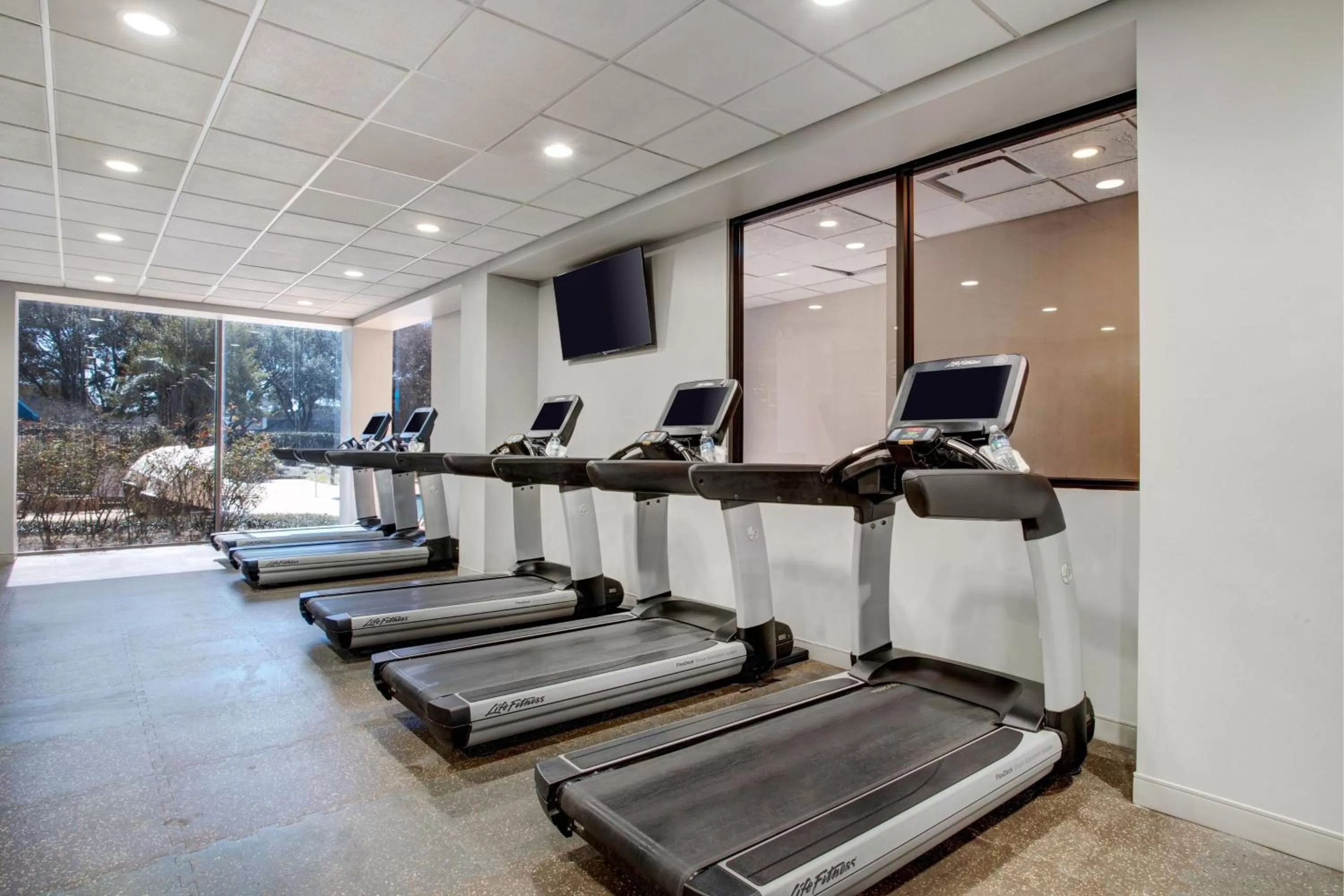 Fitness centre/facilities in Houston Marriott North