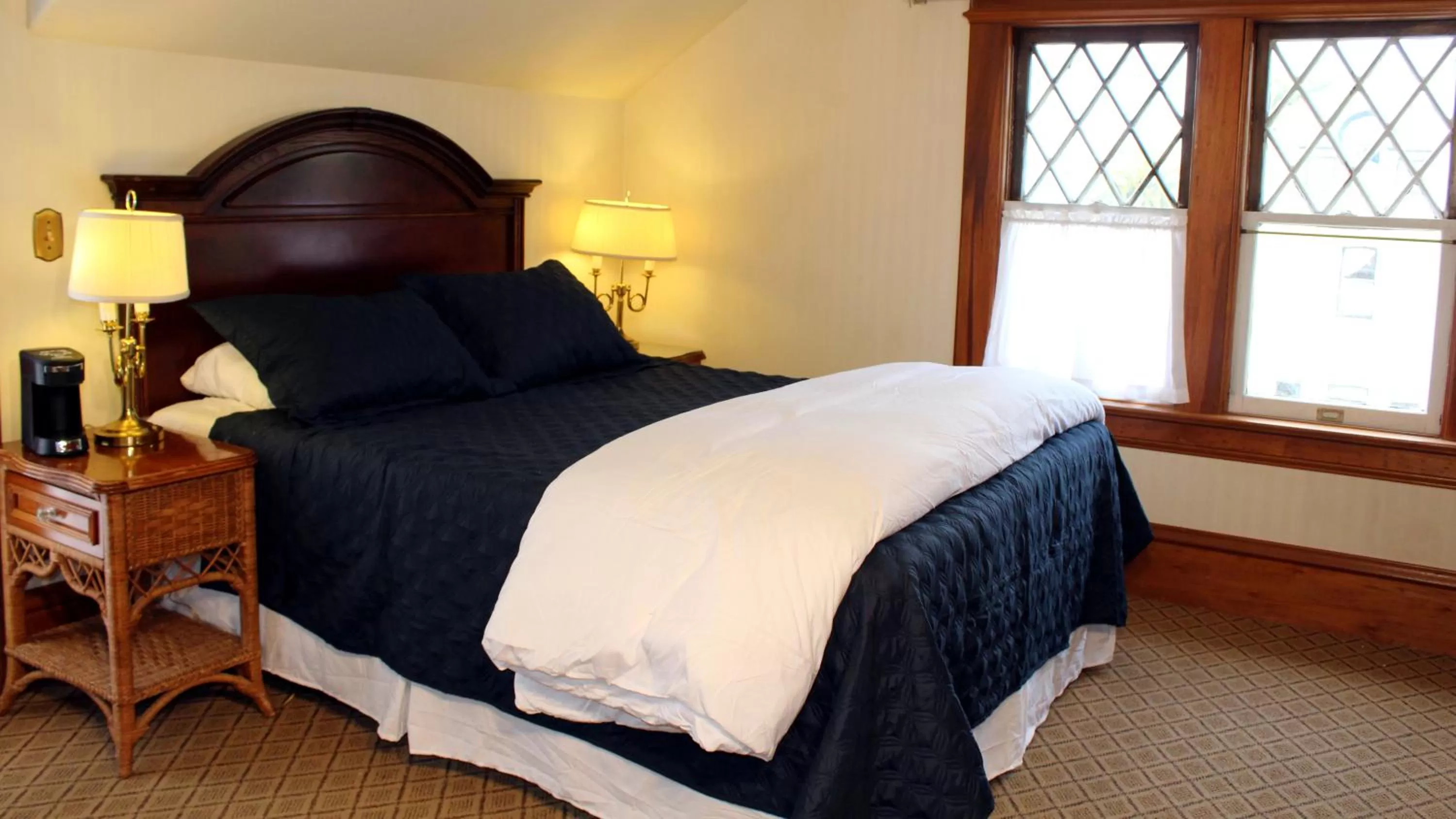 Bed in Pacific Grove Inn