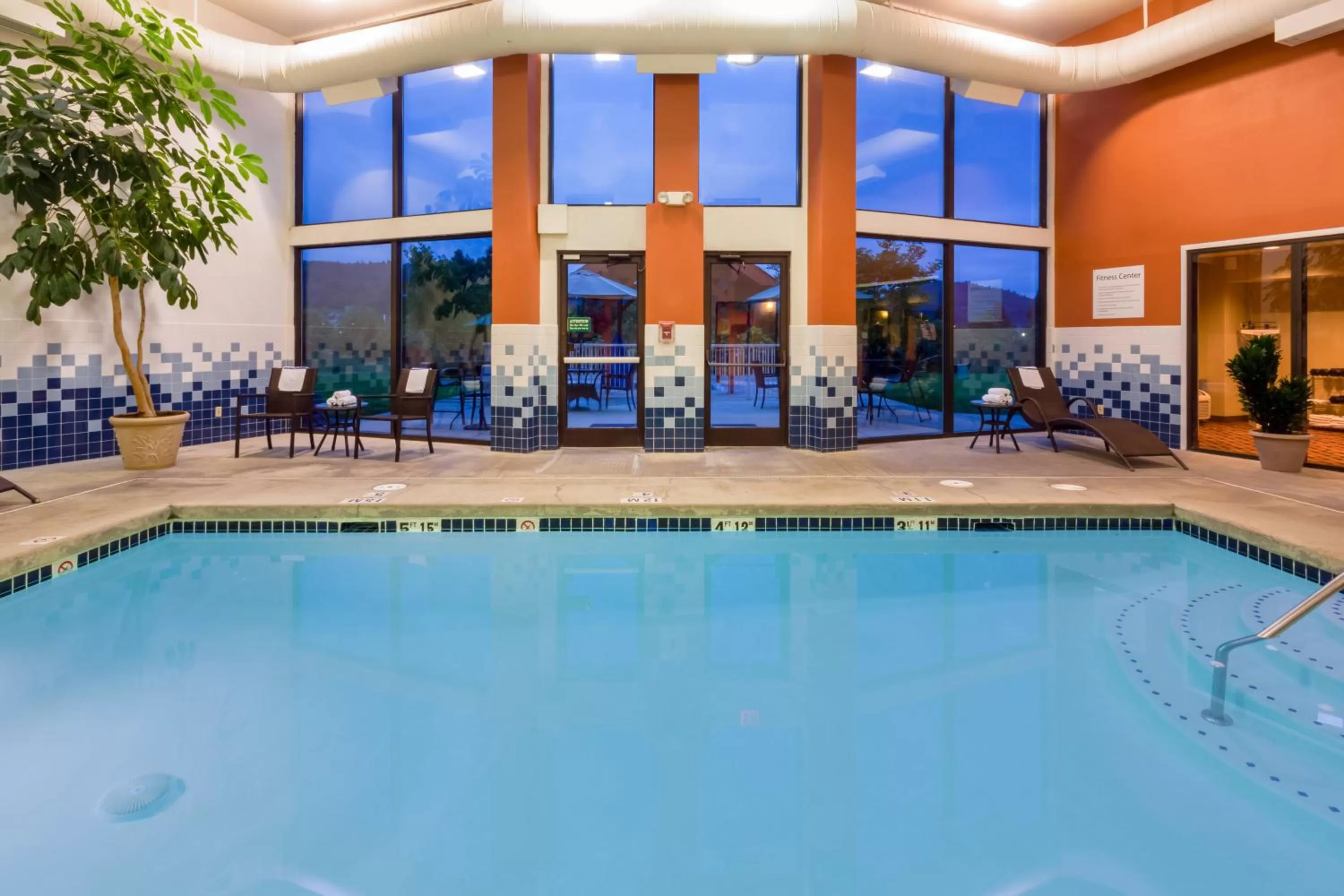 Swimming pool in Holiday Inn Express Roseburg by IHG