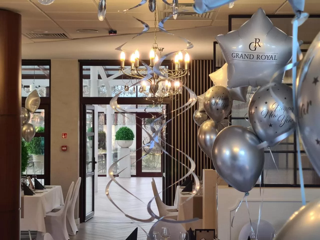 Restaurant/places to eat in Grand Royal Hotel