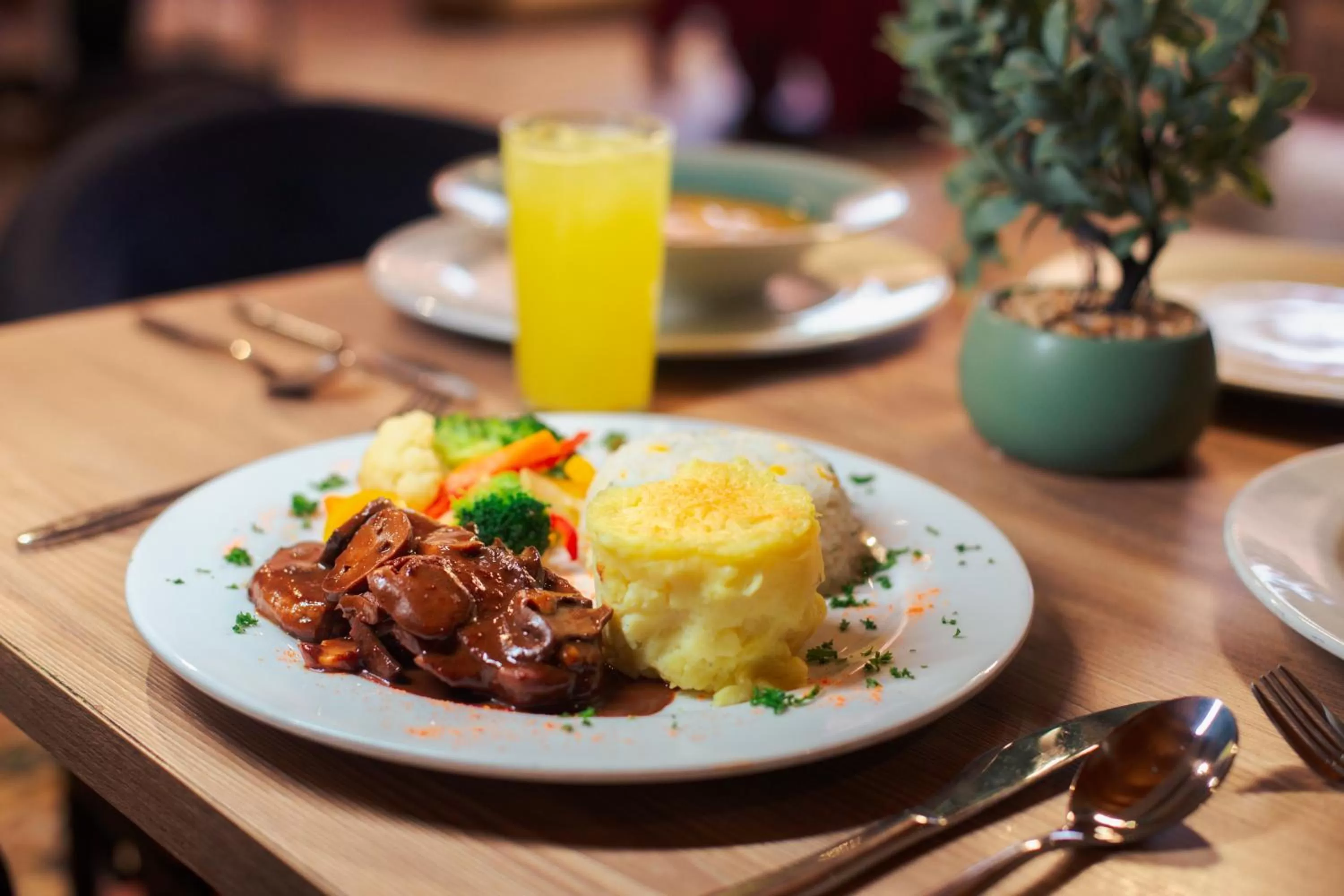 Restaurant/places to eat in Hotel Faranda Express Puerta Del Sol Barranquilla, A Member of Radisson Individuals