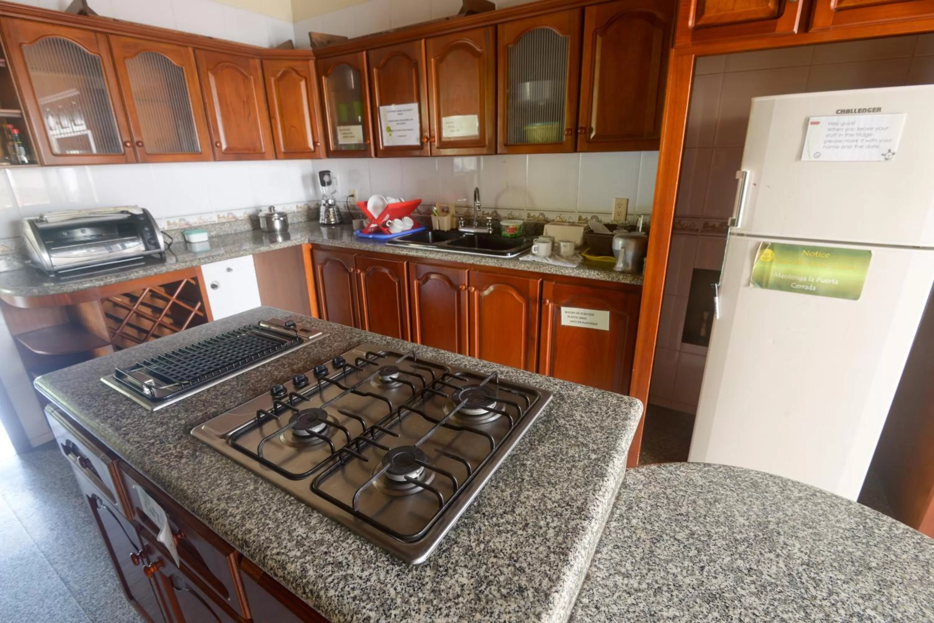 Communal kitchen, Kitchen/Kitchenette in Sam'S VIP Hostel San Gil