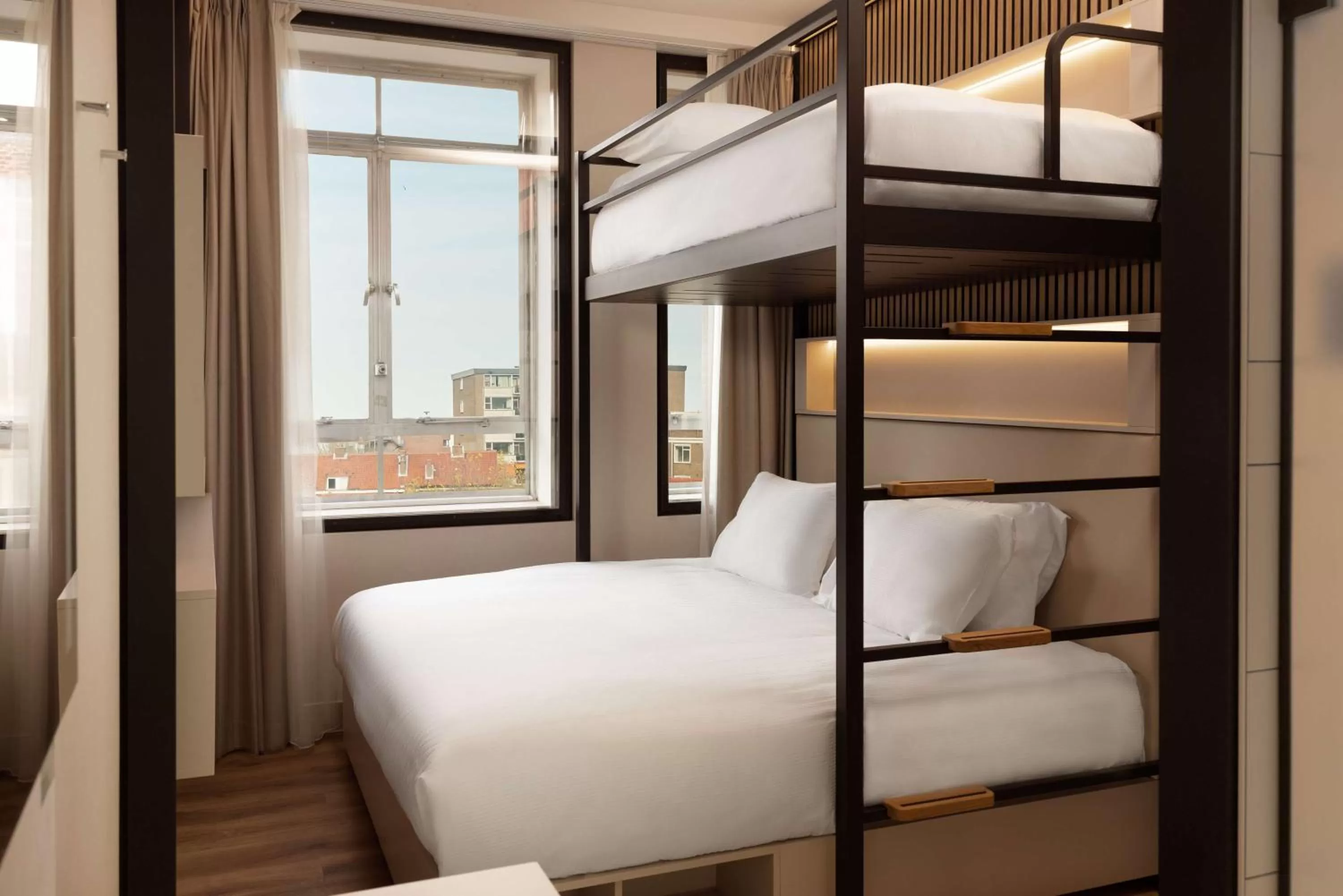 Bed in Motto By Hilton Rotterdam Blaak